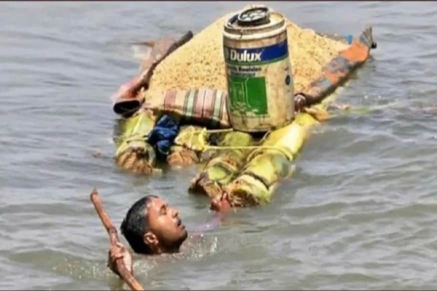 આસામ (Assam)માં 33માંથી 28 જિલ્લા બ્રહ્મપુત્ર નદી (brahmaputra flood in assam)માં આવેલા પૂરથી ગંભીર રીતે પ્રભાવિત છે. વરસાદને કારણે સ્થિતિ વધુ વણસી ગઈ છે. છેલલા સાત સપ્તાહમાં 76 લોકોએ પૂરના કારણે પોતાના જીવ ગુમાવ્યા છે. તેમાં સૌથી વધુ પ્રભાવિત લોકો બ્રહ્મપુત્ર નદી (Brahmaputra River) ના ચાર (નદી દ્વીપ કે મધ્ય-ચેનલ) પર રહે છે. આસામમાં આવેલા પૂરની તસવીરો જોઈને રૂંવાડા ઊભા થઈ જશે. પૂર પ્રભાવિત વિસ્તારોમાં વાંસના ડંડાનો સહારો બનવાનીને રહેવા લોકો મજબૂર છે. (તસવીર સાભારઃ Twitter/@HalkaTedha) આસામ (Assam)માં 33માંથી 28 જિલ્લા બ્રહ્મપુત્ર નદી (brahmaputra flood in assam)માં આવેલા પૂરથી ગંભીર રીતે પ્રભાવિત છે. વરસાદને કારણે સ્થિતિ વધુ વણસી ગઈ છે. છેલલા સાત સપ્તાહમાં 76 લોકોએ પૂરના કારણે પોતાના જીવ ગુમાવ્યા છે. તેમાં સૌથી વધુ પ્રભાવિત લોકો બ્રહ્મપુત્ર નદી (Brahmaputra River) ના ચાર (નદી દ્વીપ કે મધ્ય-ચેનલ) પર રહે છે. આસામમાં આવેલા પૂરની તસવીરો જોઈને રૂંવાડા ઊભા થઈ જશે. પૂર પ્રભાવિત વિસ્તારોમાં વાંસના ડંડાનો સહારો બનવાનીને રહેવા લોકો મજબૂર છે. (તસવીર સાભારઃ Twitter/@HalkaTedha)