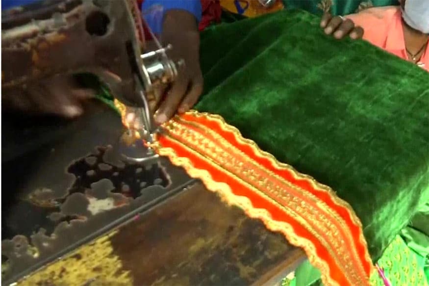 બીજી તરફ, ભૂમિ પૂજન પહેલા અયોધ્યાને શણગારવામાં આવી રહ્યું છે. મુખ્યમંત્રી યોગી આદિત્યનાથે વડાપ્રધાનના પ્રવાસ પહેલા શનિવારે અયોધ્યાની મુલાકાત લીધી. યોગીએ અયોધ્યા પહોંચીને 5 ઓગસ્ટના પ્રસ્તાવિત રામ મંદિરના ભૂમિ પૂજનની તૈયારીઓનું નિરીક્ષણ કર્યું. તેઓએ સંતોની સાથે બેઠકમાં કહ્યું કે 500 વર્ષના સંઘર્ષ બાદ આ શુભ દિવસ આવ્યો છે. તેને દિવાળીની જેમ ઉજવવામાં આવે. (Photo: ANI) બીજી તરફ, ભૂમિ પૂજન પહેલા અયોધ્યાને શણગારવામાં આવી રહ્યું છે. મુખ્યમંત્રી યોગી આદિત્યનાથે વડાપ્રધાનના પ્રવાસ પહેલા શનિવારે અયોધ્યાની મુલાકાત લીધી. યોગીએ અયોધ્યા પહોંચીને 5 ઓગસ્ટના પ્રસ્તાવિત રામ મંદિરના ભૂમિ પૂજનની તૈયારીઓનું નિરીક્ષણ કર્યું. તેઓએ સંતોની સાથે બેઠકમાં કહ્યું કે 500 વર્ષના સંઘર્ષ બાદ આ શુભ દિવસ આવ્યો છે. તેને દિવાળીની જેમ ઉજવવામાં આવે. (Photo: ANI)
