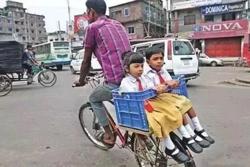 બે બાળકો હોય અને સાયકલ એક હોય તો એક બાપે અનોખો જુગાડ શોધ્યો આ બે બાળકોને એક સાથે એક જ સાયકલ પર લઇ જવાનો. બે બાળકો હોય અને સાયકલ એક હોય તો એક બાપે અનોખો જુગાડ શોધ્યો આ બે બાળકોને એક સાથે એક જ સાયકલ પર લઇ જવાનો.