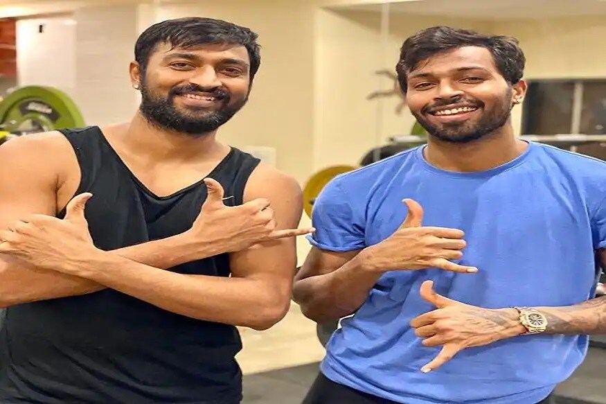 ત્યારે ધોનીના જન્મદિવસના આટલા દિવસ પછી હાર્દિક અને ક્રૃણાલ પંડ્યા ચાર્ટર્ડ પ્લેનથી રાંચી પહોંચ્યાનો એક વીડિયો વાયરલ થયો છે. કહેવાય છે કે ધોનીના બર્થ ડે મનાવવા માટે તે રાંચી પહોંચ્યા હતા. જો કે પંડ્યા બ્રધર્સે આની કોઇ તસવીર શેર નહતી કરી. ત્યારે ધોનીના જન્મદિવસના આટલા દિવસ પછી હાર્દિક અને ક્રૃણાલ પંડ્યા ચાર્ટર્ડ પ્લેનથી રાંચી પહોંચ્યાનો એક વીડિયો વાયરલ થયો છે. કહેવાય છે કે ધોનીના બર્થ ડે મનાવવા માટે તે રાંચી પહોંચ્યા હતા. જો કે પંડ્યા બ્રધર્સે આની કોઇ તસવીર શેર નહતી કરી.