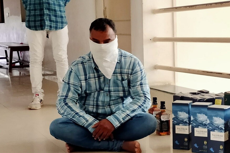 હર્મેશ સુખડીયા, અમદાવાદ: સોલા હાઇકોર્ટે પોલીસે મોંઘી દાટ વિદેશી દારૂની બોટલો સાથે એક આરોપીને પકડ્યો છે. આરોપી કમલેશ પટેલ પોલીસથી બચવા ગ્રાહકોને દારૂ આપવા સેલ્સમેનના શ્વાંગમાં જતો હતો. પરંતુ સોલા પોલીસે ચોક્કસ હકીકત આધારે ચારેક લાખની 117 જેટલી દારૂની બોટલો સાથે ઝડપી કાયદેસર કાર્યવાહી કરી છે. ધનાઢય ગ્રાહકો રાખનાર આ બુટલેગરે રહેવા માટે અલગ મકાન અને દારૂ રાખવા અલગ મકાન રાખ્યું હોવાનું પણ સામે આવ્યું છે. હર્મેશ સુખડીયા, અમદાવાદ: સોલા હાઇકોર્ટે પોલીસે મોંઘી દાટ વિદેશી દારૂની બોટલો સાથે એક આરોપીને પકડ્યો છે. આરોપી કમલેશ પટેલ પોલીસથી બચવા ગ્રાહકોને દારૂ આપવા સેલ્સમેનના શ્વાંગમાં જતો હતો. પરંતુ સોલા પોલીસે ચોક્કસ હકીકત આધારે ચારેક લાખની 117 જેટલી દારૂની બોટલો સાથે ઝડપી કાયદેસર કાર્યવાહી કરી છે. ધનાઢય ગ્રાહકો રાખનાર આ બુટલેગરે રહેવા માટે અલગ મકાન અને દારૂ રાખવા અલગ મકાન રાખ્યું હોવાનું પણ સામે આવ્યું છે.