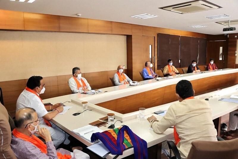 ભાજપ પ્રદેશ પ્રમુખનો પદભાર સાંભળતાની સાથે જ યોજાયેલ આ કોર ગ્રુપની બેઠકમાં રાષ્ટીય સહસંગઠન મહામંત્રી વી સતીશ, પૂર્વે પ્રદેશ અધ્યક્ષ જીતુ વાઘાણી, પ્રદેશ ભાજપ સહસંગઠન મહામંત્રી ભીખુ દાલસાણીયા,મહામંત્રી શબ્દસરણ બ્રહ્મભટ્ટ,કે.સી.પટેલ,ભરતસિંહ પરમાર,ઉપાધ્યક્ષ ભાર્ગવભટ્ટ, આઈ.કે.જાડેજા અને પ્રદેશ પ્રવક્તા ભરત પંડ્યાએ હાજરીમાં આગામી દિવસોમાં યોજાનાર વિધાનસભાની પેટા ચૂંટણીમાં વર્તમાન કોરોના પરિસ્થિતિમાં કેવા પ્રકારે ચૂંટણી પ્રચાર અને જીતની રણ નીતિ અંગે ચર્ચા કરવામાં આવી છે. ભાજપ પ્રદેશ પ્રમુખનો પદભાર સાંભળતાની સાથે જ યોજાયેલ આ કોર ગ્રુપની બેઠકમાં રાષ્ટીય સહસંગઠન મહામંત્રી વી સતીશ, પૂર્વે પ્રદેશ અધ્યક્ષ જીતુ વાઘાણી, પ્રદેશ ભાજપ સહસંગઠન મહામંત્રી ભીખુ દાલસાણીયા,મહામંત્રી શબ્દસરણ બ્રહ્મભટ્ટ,કે.સી.પટેલ,ભરતસિંહ પરમાર,ઉપાધ્યક્ષ ભાર્ગવભટ્ટ, આઈ.કે.જાડેજા અને પ્રદેશ પ્રવક્તા ભરત પંડ્યાએ હાજરીમાં આગામી દિવસોમાં યોજાનાર વિધાનસભાની પેટા ચૂંટણીમાં વર્તમાન કોરોના પરિસ્થિતિમાં કેવા પ્રકારે ચૂંટણી પ્રચાર અને જીતની રણ નીતિ અંગે ચર્ચા કરવામાં આવી છે.