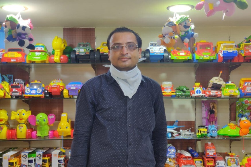 અમદાવાદ ગામ રમકડા એસોસિએશનના (president of Ahmadabad toys association) પ્રમુખ કેતનભાઈ પાસેથી અમને જાણવા મળ્યું કે અમદાવાદમાં આશરે ૨૫ કરોડનો stock ચાઈનીઝ રમકડાંઓ છે જેને કોઇપણ વેપારી હવે વેચી નહીં શકે.આ અંગે અમદાવાદ ટોયસ એસોસિએશન ના પ્રમુખ કેતન પટેલના કહેવા પ્રમાણે અમદાવાદમાં 25 કરોડ ના ચાઈનીઝ રમકડા પડ્યા છે. જે સ્ટોક છે ત્યાં સુધી હજી વેચાશે. અમદાવાદ ગામ રમકડા એસોસિએશનના (president of Ahmadabad toys association) પ્રમુખ કેતનભાઈ પાસેથી અમને જાણવા મળ્યું કે અમદાવાદમાં આશરે ૨૫ કરોડનો stock ચાઈનીઝ રમકડાંઓ છે જેને કોઇપણ વેપારી હવે વેચી નહીં શકે.આ અંગે અમદાવાદ ટોયસ એસોસિએશન ના પ્રમુખ કેતન પટેલના કહેવા પ્રમાણે અમદાવાદમાં 25 કરોડ ના ચાઈનીઝ રમકડા પડ્યા છે. જે સ્ટોક છે ત્યાં સુધી હજી વેચાશે.