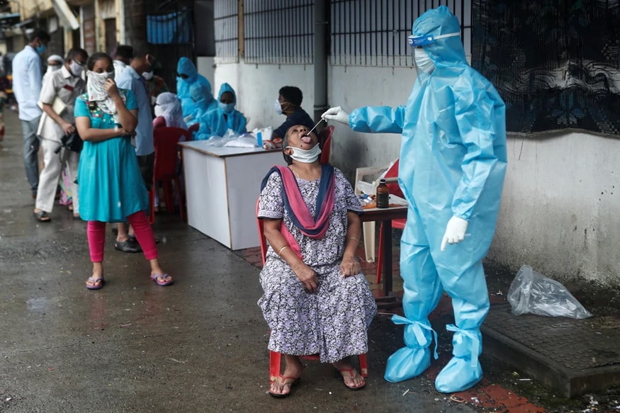 નવી દિલ્હીઃ ભારતમાં કોરોના વાયરસ (Coronavirus)થી સંક્રમિત થનારા લોકોના કેસોએ અગાઉના તમામ રેકોર્ડ તોડી દીધા છે. ગુરુવારે જાહેર થયેલા આંકડા મુજબ 24 કલાકમાં 45,720 કોરોના વાયરસ (COVID-19)ના કેસો સામે આવ્યા છે. છેલ્લા ચોવીસ કલાકમાં કોરોનાના કારણે 1,129 દર્દીએ પોતાના જીવ ગુમાવ્યા છે. ભારતમાં અત્યાર સુધીમાં કોરોનાના 12 લાખ 38 હજાર 635 કન્ફર્મ કેસ નોંધાયા છે.(પ્રતીકાત્મક તસવીર) નવી દિલ્હીઃ ભારતમાં કોરોના વાયરસ (Coronavirus)થી સંક્રમિત થનારા લોકોના કેસોએ અગાઉના તમામ રેકોર્ડ તોડી દીધા છે. ગુરુવારે જાહેર થયેલા આંકડા મુજબ 24 કલાકમાં 45,720 કોરોના વાયરસ (COVID-19)ના કેસો સામે આવ્યા છે. છેલ્લા ચોવીસ કલાકમાં કોરોનાના કારણે 1,129 દર્દીએ પોતાના જીવ ગુમાવ્યા છે. ભારતમાં અત્યાર સુધીમાં કોરોનાના 12 લાખ 38 હજાર 635 કન્ફર્મ કેસ નોંધાયા છે.(પ્રતીકાત્મક તસવીર)