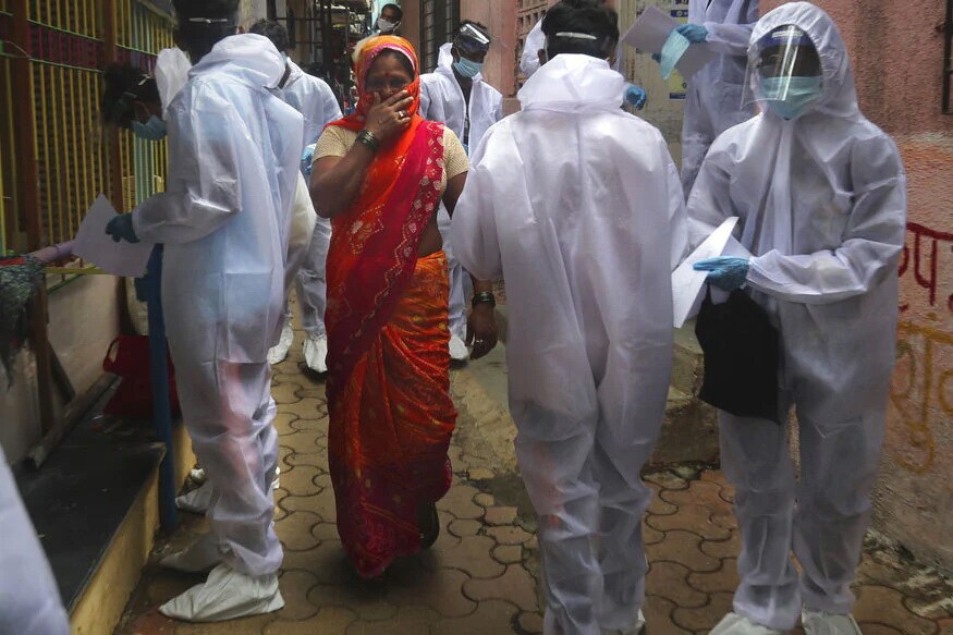 નવી દિલ્હીઃ કોરોના વાયરસ (Coronavirus)ની મહામારી ભારતમાં સતત કહેર વરસાવી રહી છે. છેલ્લા 24 કલાકમાં કોવિડ-19ના 775 દર્દીઓએ પોતાનો જીવ ગુમાવ્યો છે. તો બીજી તરફ કુલ સંક્રમિતોની સંખ્યા 15,83,792એ પહોંચી ગઈ છે. ગુરુવાર સવારે આરોગ્ય વિભાગે જાહેર કરેલા આંકડા મુજબ, છેલ્લા 24 કલાકમાં કોરોનાના 52,123 નવા પોઝિટિવ કેસો નોંધાયા છે. (પ્રતીકાત્મક તસવીર) નવી દિલ્હીઃ કોરોના વાયરસ (Coronavirus)ની મહામારી ભારતમાં સતત કહેર વરસાવી રહી છે. છેલ્લા 24 કલાકમાં કોવિડ-19ના 775 દર્દીઓએ પોતાનો જીવ ગુમાવ્યો છે. તો બીજી તરફ કુલ સંક્રમિતોની સંખ્યા 15,83,792એ પહોંચી ગઈ છે. ગુરુવાર સવારે આરોગ્ય વિભાગે જાહેર કરેલા આંકડા મુજબ, છેલ્લા 24 કલાકમાં કોરોનાના 52,123 નવા પોઝિટિવ કેસો નોંધાયા છે. (પ્રતીકાત્મક તસવીર)