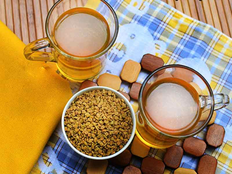 મેથી - બે ગ્લાસ પાણીમાં બે ચમચી મેથીદાણા નાખીને ઉકાળો. જ્યારે પાણી અડધુ રહી જાય તો તેમાં એક નાનકડી ચમચી હળદર અને મીઠુ મિક્સ કરો. કુણુ થતા દિવસમાં 3-4 વાર કોગળા કરવાથી ગળાનો દુખાવો દૂર થઈ જાય છે મેથી - બે ગ્લાસ પાણીમાં બે ચમચી મેથીદાણા નાખીને ઉકાળો. જ્યારે પાણી અડધુ રહી જાય તો તેમાં એક નાનકડી ચમચી હળદર અને મીઠુ મિક્સ કરો. કુણુ થતા દિવસમાં 3-4 વાર કોગળા કરવાથી ગળાનો દુખાવો દૂર થઈ જાય છે