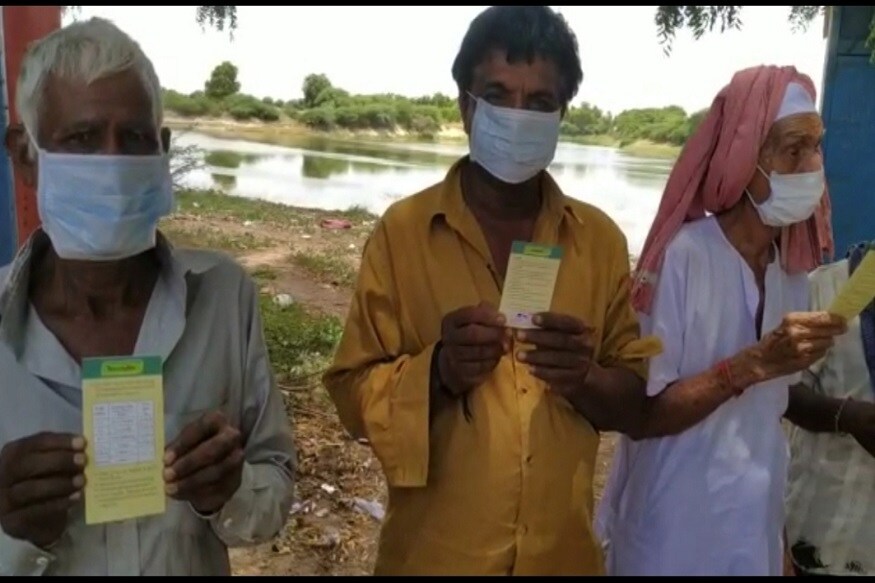 અમદાવાદ જિલ્લા મલેરિયા ઓફિસર નરેન્દ્રસિંહ રાઠોડએ ન્યૂઝ 18 ગુજરાતી સાથે વાત કરતા જણાવ્યું હતું કે ચોમાસાની સિઝનમાં મચ્છરજન્ય રોગચાળો ન ફેલાય તે માટે લોકોને ઘરે ઘરે જઈને માહિતી આપવામાં આવી રહી છે. તેમજ મચ્છરદાની પણ આપવામાં આવી છે. પાણીનો ભરાવો થતો હોય તો તાત્કાલિક નિકાલ કરવામાં આવી રહ્યો છે. તેમજ ફોગિંગ કરવામાં આવી રહ્યું છે. અમદાવાદ જિલ્લા મલેરિયા ઓફિસર નરેન્દ્રસિંહ રાઠોડએ ન્યૂઝ 18 ગુજરાતી સાથે વાત કરતા જણાવ્યું હતું કે ચોમાસાની સિઝનમાં મચ્છરજન્ય રોગચાળો ન ફેલાય તે માટે લોકોને ઘરે ઘરે જઈને માહિતી આપવામાં આવી રહી છે. તેમજ મચ્છરદાની પણ આપવામાં આવી છે. પાણીનો ભરાવો થતો હોય તો તાત્કાલિક નિકાલ કરવામાં આવી રહ્યો છે. તેમજ ફોગિંગ કરવામાં આવી રહ્યું છે.