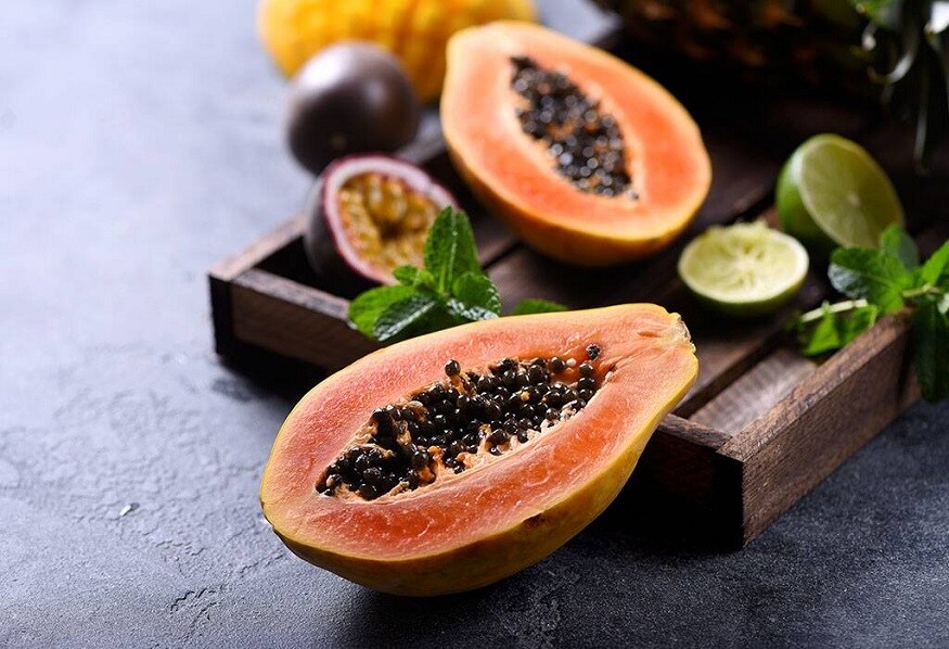 શરીરમાંથી ઝેરીલા તત્વો બહાર કાઢે છે- પપૈયામાં પ્રાકૃતિક રૂપથી મળતાં ફાઈબર શરીરમાંથી ઝોરી તત્વોને બહાર કાઢવામાં મદદ કરે છે. તેનાથી કોલનની સફાઈ પણ થાય છે. શરીરમાંથી ઝેરીલા તત્વો બહાર કાઢે છે- પપૈયામાં પ્રાકૃતિક રૂપથી મળતાં ફાઈબર શરીરમાંથી ઝોરી તત્વોને બહાર કાઢવામાં મદદ કરે છે. તેનાથી કોલનની સફાઈ પણ થાય છે.