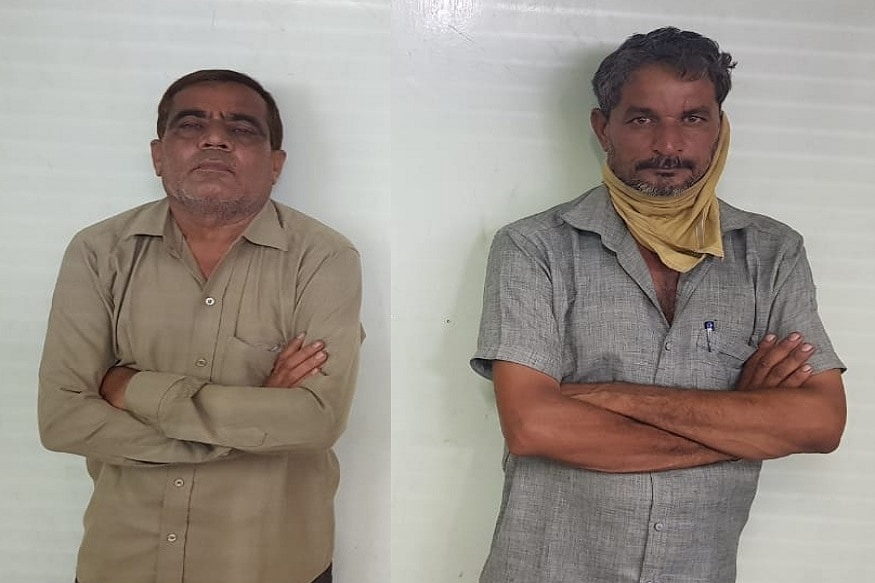 રાજકોટ ક્રાઇમ બ્રાન્ચની ટીમને મહત્વની સફળતા હાથ લાગી છે. સરકાર દ્વારા 500 રૂપિયા અને એક હજાર રૂપિયાની જે ચલણી નોટો (Currency notes) રદ કરાઈ છે. તે જ ચલણી નોટો રાજકોટ ક્રાઇમ બ્રાન્ચ દ્વારા ઝડપી પાડી છે. એક બે હજાર નહીં પરંતુ 96 લાખ પચાસ હજાર રૂપિયાની રકમની રદ કરવામાં આવેલી ચલણી નોટ સાથે બે શખ્સોની ધરપકડ કરવામાં આવી છે. (અંકિત પોપટ, રાજકોટ) રાજકોટ ક્રાઇમ બ્રાન્ચની ટીમને મહત્વની સફળતા હાથ લાગી છે. સરકાર દ્વારા 500 રૂપિયા અને એક હજાર રૂપિયાની જે ચલણી નોટો (Currency notes) રદ કરાઈ છે. તે જ ચલણી નોટો રાજકોટ ક્રાઇમ બ્રાન્ચ દ્વારા ઝડપી પાડી છે. એક બે હજાર નહીં પરંતુ 96 લાખ પચાસ હજાર રૂપિયાની રકમની રદ કરવામાં આવેલી ચલણી નોટ સાથે બે શખ્સોની ધરપકડ કરવામાં આવી છે. (અંકિત પોપટ, રાજકોટ)