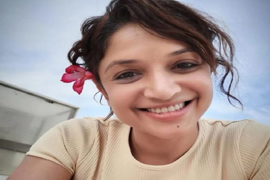 આ પહેલા શીતલ પોતાની શાનદાર રમતના કારણે ચર્ચામાં રહેતી હતી. 6 જૂન 1981ના રોજ બેંગલુરુમાં જન્મેલી શીતલ પૂર્વ ભારતીય ટેનિસ ખેલાડી છે. તેણે 9 વર્ષની ઉંમરમાં ટેનિસ રમવાની શરૂઆત કરી હતી. આ પહેલા શીતલ પોતાની શાનદાર રમતના કારણે ચર્ચામાં રહેતી હતી. 6 જૂન 1981ના રોજ બેંગલુરુમાં જન્મેલી શીતલ પૂર્વ ભારતીય ટેનિસ ખેલાડી છે. તેણે 9 વર્ષની ઉંમરમાં ટેનિસ રમવાની શરૂઆત કરી હતી.