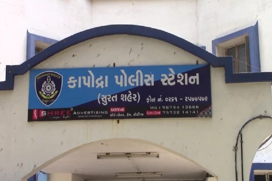 કિર્તેશ પટેલ, સુરતઃ સામાન્ય રીતે ઠગ લોકોને પાસેથી પૈસા સેરવી લેવા માટે અલગ અલગ આઈડિયા લગાવતા હોય છે. કોઈના કોઈ બહાને લોકોને ચૂનો લગાવતા હોય છે. આવી જ એક ઘટના સુરતના (Surat) કાપોદ્રા (Kapodra) વિસ્તારમાં બની છે. કાપોદ્રા ધરમનગર રોડ વિશાલ નગર સોસાયટીમાં રહેતી મહિલાને ઓઈલની કંપનીમાં નોકરી અપાવાને બહાને ઠગબાજોએ તેણી પાસેથી રૂપિયા 32 હજાર પડાવી લીધા હોવાનો બનાવ પ્રકાશમાં આવ્યો છે. ઠગબાજાએ મહિલા પાસે કોવિડ-19 સર્ટીફિકેટની માંગણી કરી તેનું પેમેન્ટ ઓઓસ્ટ્રેલીયન ડોલરમાં કરવાનું કહ્યા બાદ મહિલાએ ઓસ્ટ્રેલીયન હાઈકમિશનમાં (Australian High Commission) મેઈલ કરી તપાસ કરતા ફ્રોડ (fraud) થયું હોવાનું સામે આવતા મહિલા પગ નીચેથી જમીન સરકી ગઇ હતી. કિર્તેશ પટેલ, સુરતઃ સામાન્ય રીતે ઠગ લોકોને પાસેથી પૈસા સેરવી લેવા માટે અલગ અલગ આઈડિયા લગાવતા હોય છે. કોઈના કોઈ બહાને લોકોને ચૂનો લગાવતા હોય છે. આવી જ એક ઘટના સુરતના (Surat) કાપોદ્રા (Kapodra) વિસ્તારમાં બની છે. કાપોદ્રા ધરમનગર રોડ વિશાલ નગર સોસાયટીમાં રહેતી મહિલાને ઓઈલની કંપનીમાં નોકરી અપાવાને બહાને ઠગબાજોએ તેણી પાસેથી રૂપિયા 32 હજાર પડાવી લીધા હોવાનો બનાવ પ્રકાશમાં આવ્યો છે. ઠગબાજાએ મહિલા પાસે કોવિડ-19 સર્ટીફિકેટની માંગણી કરી તેનું પેમેન્ટ ઓઓસ્ટ્રેલીયન ડોલરમાં કરવાનું કહ્યા બાદ મહિલાએ ઓસ્ટ્રેલીયન હાઈકમિશનમાં (Australian High Commission) મેઈલ કરી તપાસ કરતા ફ્રોડ (fraud) થયું હોવાનું સામે આવતા મહિલા પગ નીચેથી જમીન સરકી ગઇ હતી.