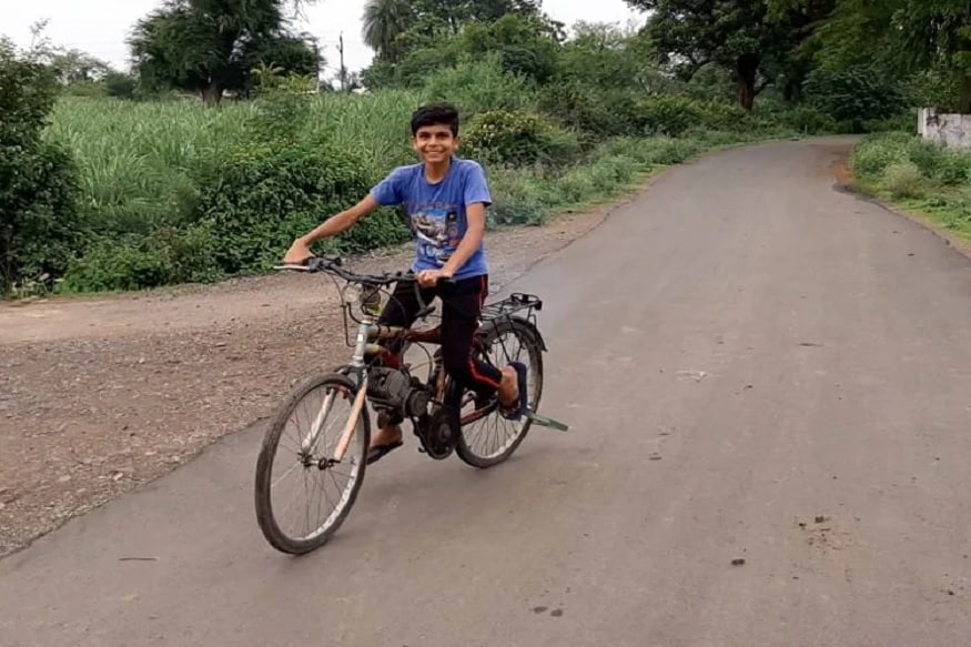 અક્ષય રાજપૂતે જણાવ્યું હતું અમારે બજાર જવાનું હોય છે. આનાથી ઓછા સમયમાં બજાર જઈને આવી શકીએ છીએ. અને ઓછા પેટ્રોલમાં ચાલે છે. મોપેડ ગાડી છે. ગિયરનું કામ નથી. ક્લચ દબાવો અને ચાલવા લાગે છે. ભંગારના સામાનમાંથી બનાવી છે. અક્ષય રાજપૂતે જણાવ્યું હતું અમારે બજાર જવાનું હોય છે. આનાથી ઓછા સમયમાં બજાર જઈને આવી શકીએ છીએ. અને ઓછા પેટ્રોલમાં ચાલે છે. મોપેડ ગાડી છે. ગિયરનું કામ નથી. ક્લચ દબાવો અને ચાલવા લાગે છે. ભંગારના સામાનમાંથી બનાવી છે.