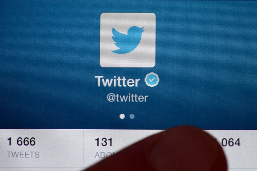 થોડા સમય પહેલા ટ્વિટર સાઈબર હુમલાની (Big cyber attack on twitter) વાતો સામે આવી હતી. જેમાં હેકર્સે દુનિયાની અનેક મોટી હસ્તીઓના એકાઉન્ટ હેક કરી દીધા હતા. જેમાં પૂર્વ અમેરિકી રાષ્ટ્રપતિ બરાક ઓબામાં, માઈક્રોસોફ્ટના સહ સંસ્થાપક બિલ ગેટ્સ, એમેઝોનના સીઈઓ જૈફ બેઝોસનો સમાવેશ થયો હતો. થોડા સમય પહેલા ટ્વિટર સાઈબર હુમલાની (Big cyber attack on twitter) વાતો સામે આવી હતી. જેમાં હેકર્સે દુનિયાની અનેક મોટી હસ્તીઓના એકાઉન્ટ હેક કરી દીધા હતા. જેમાં પૂર્વ અમેરિકી રાષ્ટ્રપતિ બરાક ઓબામાં, માઈક્રોસોફ્ટના સહ સંસ્થાપક બિલ ગેટ્સ, એમેઝોનના સીઈઓ જૈફ બેઝોસનો સમાવેશ થયો હતો.