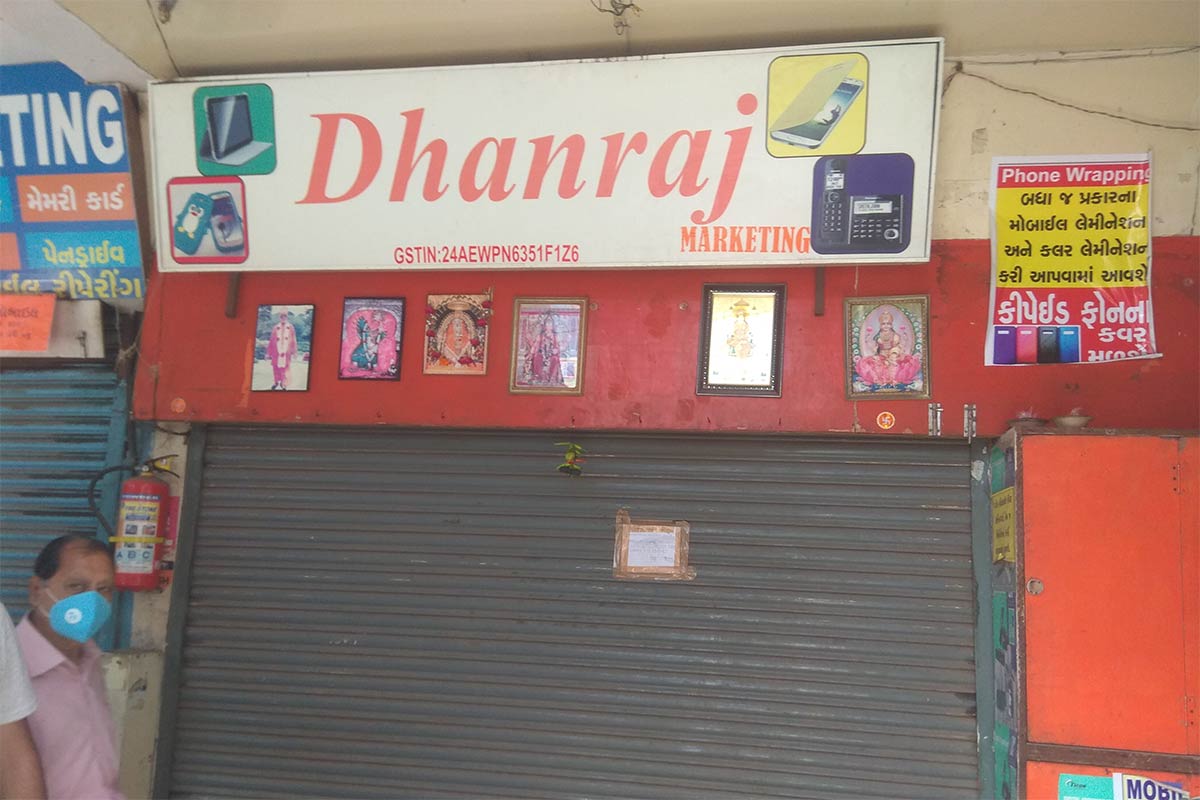 મહત્ત્વનું છે કે થોડા દિવસ અગાઉ જ અમદાવાદ મ્યુનિસિપલ કોર્પોરેશનના અધિકારીઓએ વસ્ત્રાપુરના જાણીતા વન મૉલમાં સિલિગ કાર્યવાહી કરી હતી. જે બાદમાં આંબાવાડીના સેન્ટ્રલ મૉલમાં પણ કાર્યવાહી કરવામાં આવી હતી. મહત્ત્વનું છે કે થોડા દિવસ અગાઉ જ અમદાવાદ મ્યુનિસિપલ કોર્પોરેશનના અધિકારીઓએ વસ્ત્રાપુરના જાણીતા વન મૉલમાં સિલિગ કાર્યવાહી કરી હતી. જે બાદમાં આંબાવાડીના સેન્ટ્રલ મૉલમાં પણ કાર્યવાહી કરવામાં આવી હતી.