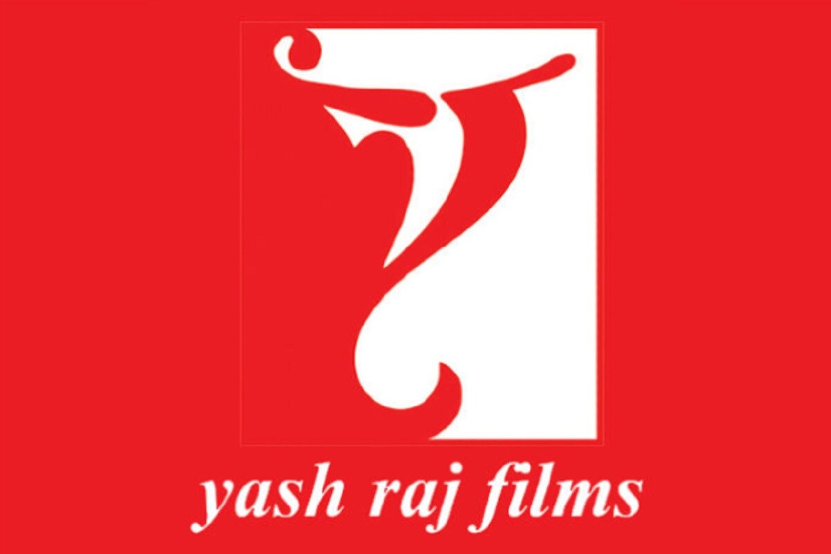 યશરાજ ફિલ્મ્સ જલ્દી પોતાના 50 વર્ષ પુરા કરવા જઈ રહ્યું છે. આવામાં સંભાવના વ્યક્ત કરવામાં આવી રહી છે કે યશરાજ ફિલ્મ્સના 50 વર્ષ પુરા થવાની ખુશીમાં થનાર સેલિબ્રેશન દરમિયાન આ ફિલ્મની જાહેરાત કરી શકે છે. યશરાજ ફિલ્મ્સ જલ્દી પોતાના 50 વર્ષ પુરા કરવા જઈ રહ્યું છે. આવામાં સંભાવના વ્યક્ત કરવામાં આવી રહી છે કે યશરાજ ફિલ્મ્સના 50 વર્ષ પુરા થવાની ખુશીમાં થનાર સેલિબ્રેશન દરમિયાન આ ફિલ્મની જાહેરાત કરી શકે છે.