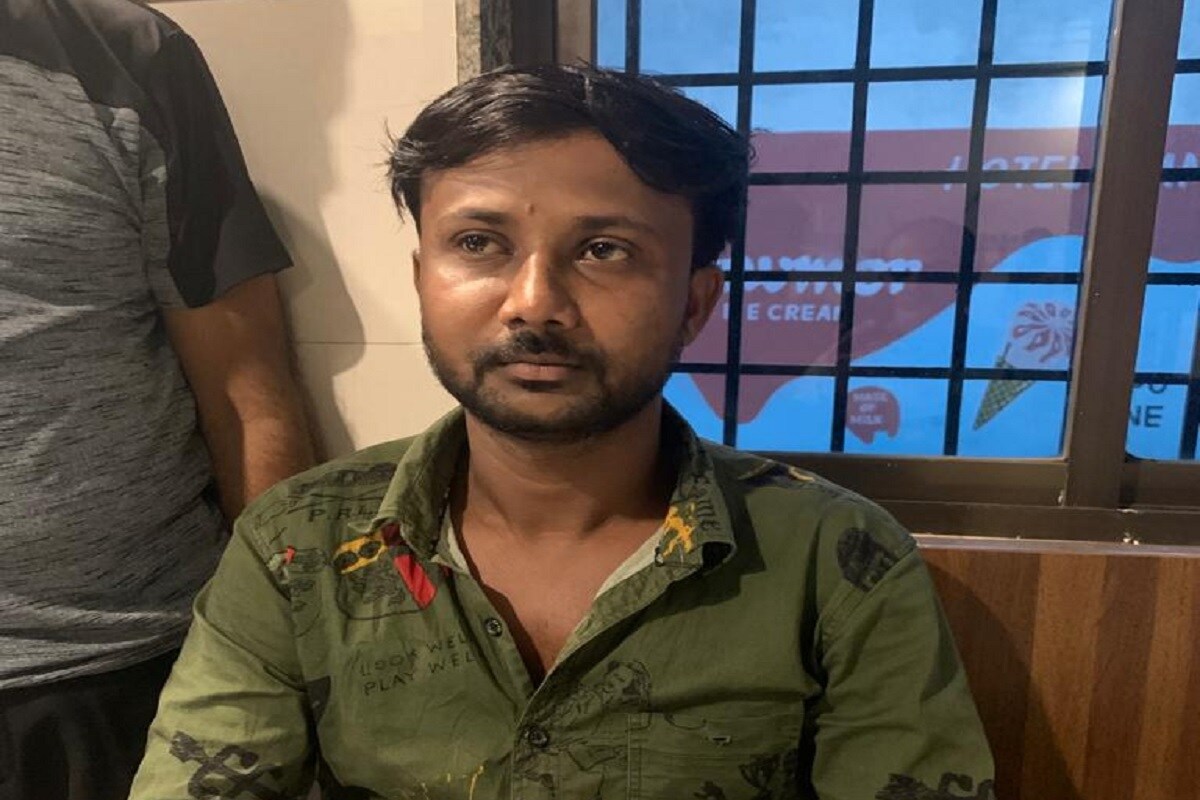 પોલીસે એમડી ડ્રગ્સ અને અફીણ સપ્લાય કરતા ચાર શખ્શો સુરેશ ઠક્કર ,જગદીશ માળી ઉર્ફે મામા બ્રાહ્મણ ,અને ઇમરાન શેખ ની 245 ગ્રામ એમડી ડ્રગ અને 488 ગ્રામ જેટલા અફીણના જથ્થા સાથે ધરપકડ કરી હતી. પોલીસે એમડી ડ્રગ્સ અને અફીણ સપ્લાય કરતા ચાર શખ્શો સુરેશ ઠક્કર ,જગદીશ માળી ઉર્ફે મામા બ્રાહ્મણ ,અને ઇમરાન શેખ ની 245 ગ્રામ એમડી ડ્રગ અને 488 ગ્રામ જેટલા અફીણના જથ્થા સાથે ધરપકડ કરી હતી.