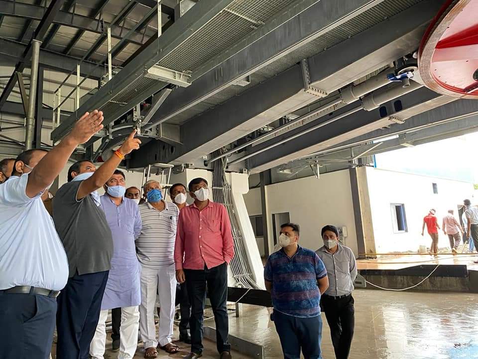 તાજેતરમાં જ જૂનાગઢના (juangadh) સાંસદ રાજેશ ચુડાસમાએ ગીરનારરોપ-વે પ્રોજેક્ટનું નિરિક્ષણ કર્યુ હતું. ચુડાસમાએ રોપ-વેની કામગીરીનું નિરિક્ષણ કર્યુ હતું. ઉલ્લેખનીય છે કે જૂનાગઢ રોપ-વે પર્વતની જટિલતાના કારણે એંજિનિયિરીંગ માર્વેલ પણ ગણાશે. તાજેતરમાં જ જૂનાગઢના (juangadh) સાંસદ રાજેશ ચુડાસમાએ ગીરનારરોપ-વે પ્રોજેક્ટનું નિરિક્ષણ કર્યુ હતું. ચુડાસમાએ રોપ-વેની કામગીરીનું નિરિક્ષણ કર્યુ હતું. ઉલ્લેખનીય છે કે જૂનાગઢ રોપ-વે પર્વતની જટિલતાના કારણે એંજિનિયિરીંગ માર્વેલ પણ ગણાશે.