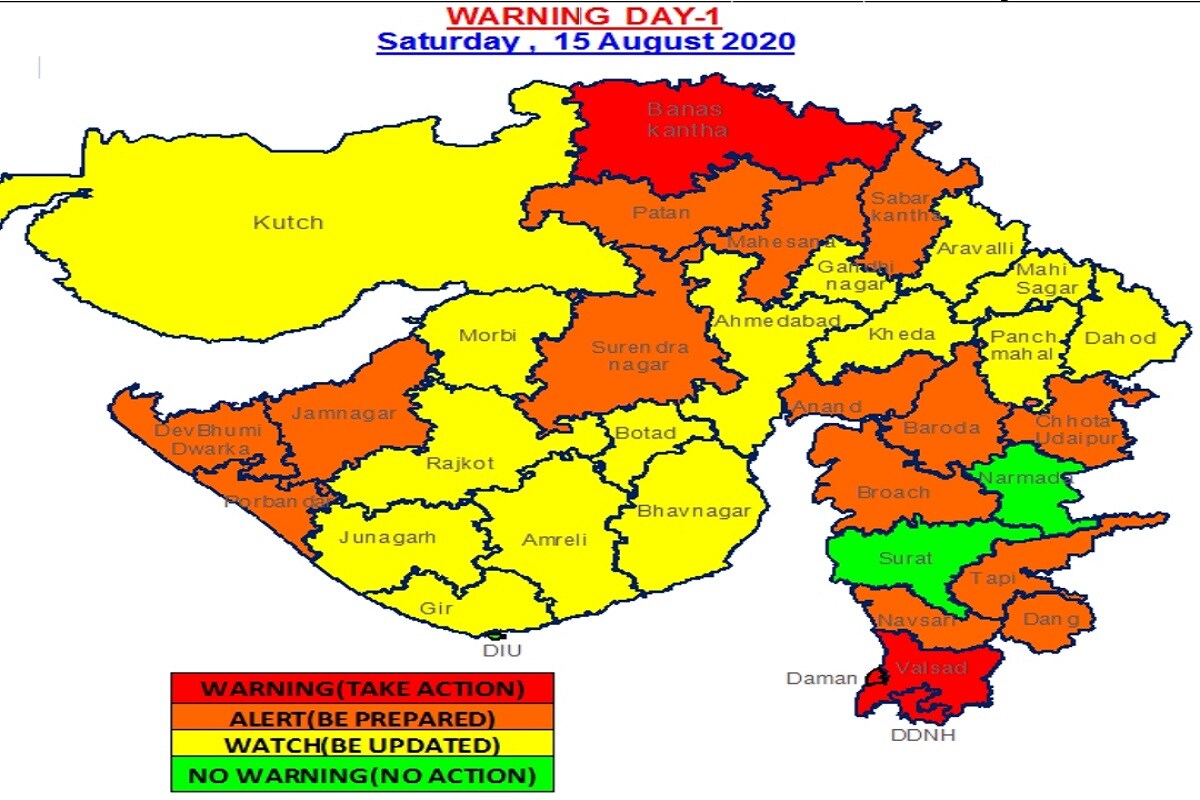 વિભુ પટેલ, ગાંધીનગર : રાજ્યમાં લો પ્રેશર અને સાયક્લોનિક સર્ક્યુલેશન સિસ્ટમ સક્રિય છે. જેના કારણે ભારેથી અતિભારે વરસાદ પડી રહ્યો છે. હવામાન વિભાગ દ્વારા હજુ આગામી 5 દિવસ ભારેથી અતિભારે વરસાદની આગાહી કરવામાં આવી છે. હવામાન વિભાગ દ્વારા ગુજરાતના ક્યાં જિલ્લામાં કેટલો વરસાદ પડશે તેની પણ માહિતી આપી છે. સાથે સાથે કલર કોર્ડ પણ નક્કી કરાયા છે. જેમાં 4 કલર આપવામાં આવ્યા છે. ડાર્ક રેડ કલર એવું સૂચન કરે છે કે તે જિલ્લામાં સખત વરસાદ પડશે. જ્યારે લાઈટ ડાર્ક કલર જે જિલ્લામાં આપવામાં આવ્યો છે તે જિલ્લામાં ભારેથી અતિભારે વરસાદ પડશે. યલ્લો કલર જે જિલ્લામાં આપવામાં આવ્યા છે ત્યાં ભારે વરસાદ થશે અને ગ્રીન કલર એટલ કે સામાન્ય વરસાદ પડશે. 15 ઓગસ્ટના રોજ બનાસકાંઠા, પાટણ, મહેસાણા, સાબરકાંઠા, સુરેન્દ્રનગર, જામનગર, દ્વારકા, પોરબંદર,આણંદ, વડોદરા, છોટા ઉદેપુર, ભરૂચ, તાપી, નવસારી, વલસાડ, દમણ, દાદરા નગર હવેલીમાં ભારેથી અતિભારે વરસાદની આગાહી કરવામાં આવી છે. વિભુ પટેલ, ગાંધીનગર : રાજ્યમાં લો પ્રેશર અને સાયક્લોનિક સર્ક્યુલેશન સિસ્ટમ સક્રિય છે. જેના કારણે ભારેથી અતિભારે વરસાદ પડી રહ્યો છે. હવામાન વિભાગ દ્વારા હજુ આગામી 5 દિવસ ભારેથી અતિભારે વરસાદની આગાહી કરવામાં આવી છે. હવામાન વિભાગ દ્વારા ગુજરાતના ક્યાં જિલ્લામાં કેટલો વરસાદ પડશે તેની પણ માહિતી આપી છે. સાથે સાથે કલર કોર્ડ પણ નક્કી કરાયા છે. જેમાં 4 કલર આપવામાં આવ્યા છે. ડાર્ક રેડ કલર એવું સૂચન કરે છે કે તે જિલ્લામાં સખત વરસાદ પડશે. જ્યારે લાઈટ ડાર્ક કલર જે જિલ્લામાં આપવામાં આવ્યો છે તે જિલ્લામાં ભારેથી અતિભારે વરસાદ પડશે. યલ્લો કલર જે જિલ્લામાં આપવામાં આવ્યા છે ત્યાં ભારે વરસાદ થશે અને ગ્રીન કલર એટલ કે સામાન્ય વરસાદ પડશે. 15 ઓગસ્ટના રોજ બનાસકાંઠા, પાટણ, મહેસાણા, સાબરકાંઠા, સુરેન્દ્રનગર, જામનગર, દ્વારકા, પોરબંદર,આણંદ, વડોદરા, છોટા ઉદેપુર, ભરૂચ, તાપી, નવસારી, વલસાડ, દમણ, દાદરા નગર હવેલીમાં ભારેથી અતિભારે વરસાદની આગાહી કરવામાં આવી છે.