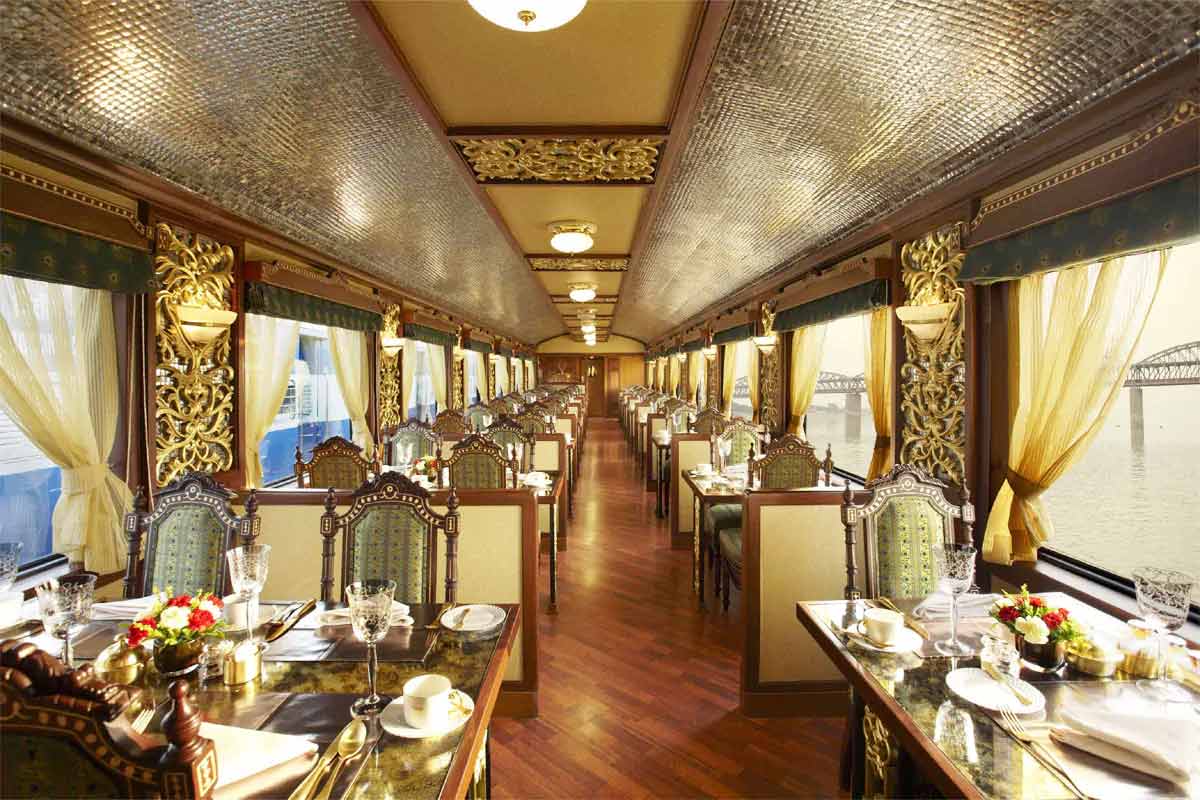 મહારાજા એક્સપ્રેસ (Maharajas Express)ની શરૂઆત ભારત (India)માં 2010માં કરવામાં આવી હતી. આ ટ્રેન એક કિલોમીટર લાંબી છે. ટ્રેનમાં લગભગ 23 ડબ્બા છે. મહારાજા એક્સપ્રેસમાં માત્ર 88 યાત્રી સફર કરી શકે છે. (તમામ તસવીરો- the-maharajas.com) મહારાજા એક્સપ્રેસ (Maharajas Express)ની શરૂઆત ભારત (India)માં 2010માં કરવામાં આવી હતી. આ ટ્રેન એક કિલોમીટર લાંબી છે. ટ્રેનમાં લગભગ 23 ડબ્બા છે. મહારાજા એક્સપ્રેસમાં માત્ર 88 યાત્રી સફર કરી શકે છે. (તમામ તસવીરો- the-maharajas.com)