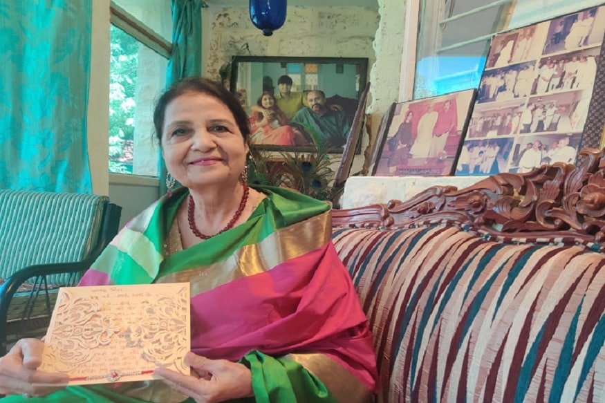 કમર શેખનાં લગ્ન બાદ તેઓ ભારત આવ્યા અને અમદાવાદમાં રહેવાં લાગ્યા. તેમનાં પતિ મોહસીન શેખ મુળ ઈન્ટરનેશનલ પેઈન્ટર છે. એક દિવસ કમર મોહસીનની મુલાકાત વડાપ્રધાન નરેન્દ્ર મોદી સાથે થઈ અને એ દિવસ રક્ષાબંધનનો જ હતો તે દિવસે તેમણે વડાપ્રધાન મોદીને રાખડી બાંધી એ સમયે તો વડાપ્રધાન મોદી રાષ્ટ્રીય સ્વંય સેવક સંઘના સામાન્ય કાર્યકર્તા હતા. તે સમયથી તેઓ કમર શેખ પાસે રાખડી બંધાવતાં. પીએમ બન્યા બાદ પ્રોટોકલ વધી ગયા પરંતુ કમર મોહસીન શેખ પ્રત્યે ભાઈની ફરજ અદા કરનાર વડાપ્રધાનનો પ્રેમ વિસરાયો નહીં. કમર શેખનાં લગ્ન બાદ તેઓ ભારત આવ્યા અને અમદાવાદમાં રહેવાં લાગ્યા. તેમનાં પતિ મોહસીન શેખ મુળ ઈન્ટરનેશનલ પેઈન્ટર છે. એક દિવસ કમર મોહસીનની મુલાકાત વડાપ્રધાન નરેન્દ્ર મોદી સાથે થઈ અને એ દિવસ રક્ષાબંધનનો જ હતો તે દિવસે તેમણે વડાપ્રધાન મોદીને રાખડી બાંધી એ સમયે તો વડાપ્રધાન મોદી રાષ્ટ્રીય સ્વંય સેવક સંઘના સામાન્ય કાર્યકર્તા હતા. તે સમયથી તેઓ કમર શેખ પાસે રાખડી બંધાવતાં. પીએમ બન્યા બાદ પ્રોટોકલ વધી ગયા પરંતુ કમર મોહસીન શેખ પ્રત્યે ભાઈની ફરજ અદા કરનાર વડાપ્રધાનનો પ્રેમ વિસરાયો નહીં.