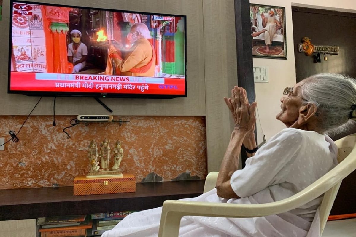 રામ મંદિરના ભૂમિ પૂજન પછી પોતાના સંબોધનમાં PM નરેન્દ્ર મોદીએ કહ્યું કે, ભગવાન રામની અદ્ભૂત શક્તિ જુઓ કે ઈમારતો નષ્ટ કરી દેવામાં આવી હતી. અસ્તિત્વ મિટાવવાના પણ ઘણા પ્રયાસ થયા, પરંતુ રામ આજે પણ આપણા સૌના મનમાં વસેલા છે, આપણી સંસ્કૃતિનો આધાર છે. શ્રીરામ ભારતની મર્યાદા છે, મર્યાદા પુરુષોત્તમ છે. રામ આપણા મનમાં કોતરાયેલા છે. આપણી અંદર ભળી ગયા છે. કોઈ કામ કરવાનું હોય, તો પ્રેરણા માટે આપણે ભગવાન રામની તરફ જોઈએ છીએ. રામ મંદિરના ભૂમિ પૂજન પછી પોતાના સંબોધનમાં PM નરેન્દ્ર મોદીએ કહ્યું કે, ભગવાન રામની અદ્ભૂત શક્તિ જુઓ કે ઈમારતો નષ્ટ કરી દેવામાં આવી હતી. અસ્તિત્વ મિટાવવાના પણ ઘણા પ્રયાસ થયા, પરંતુ રામ આજે પણ આપણા સૌના મનમાં વસેલા છે, આપણી સંસ્કૃતિનો આધાર છે. શ્રીરામ ભારતની મર્યાદા છે, મર્યાદા પુરુષોત્તમ છે. રામ આપણા મનમાં કોતરાયેલા છે. આપણી અંદર ભળી ગયા છે. કોઈ કામ કરવાનું હોય, તો પ્રેરણા માટે આપણે ભગવાન રામની તરફ જોઈએ છીએ.