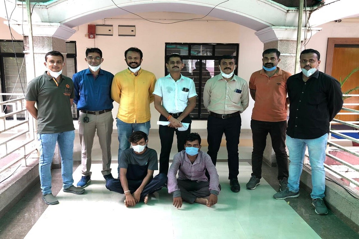 અંકિત પોપટ, રાજકોટ : છેલ્લા કેટલાય સમયથી રાજકોટ શહેર તેમજ રાજકોટ જિલ્લામાં ઘરફોડ ચોરીના બનાવો સામે આવી રહ્યા છે. ત્યારે રાજકોટ ક્રાઇમ બ્રાન્ચ દ્વારા આંતરરાજ્ય ચોરી કરતી ગેંગના અન્ય સભ્યોની ધરપકડ કરવામાં આવી છે. અંકિત પોપટ, રાજકોટ : છેલ્લા કેટલાય સમયથી રાજકોટ શહેર તેમજ રાજકોટ જિલ્લામાં ઘરફોડ ચોરીના બનાવો સામે આવી રહ્યા છે. ત્યારે રાજકોટ ક્રાઇમ બ્રાન્ચ દ્વારા આંતરરાજ્ય ચોરી કરતી ગેંગના અન્ય સભ્યોની ધરપકડ કરવામાં આવી છે.