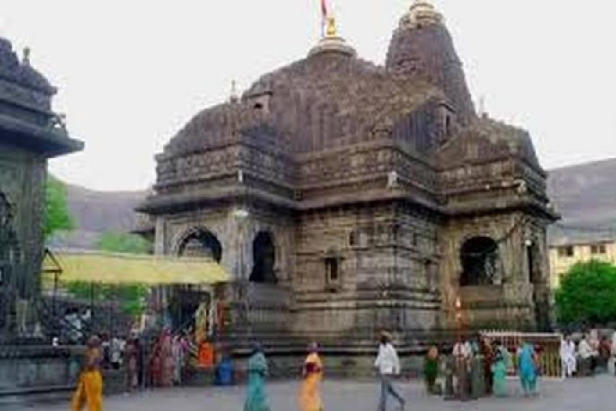 વળી અહીં મંદિર પાસે ત્રણ પર્વત છે જેને બ્રહ્મગિરી, નીલગિરી અને ગંગા દ્વાર કહેવાય છે. બ્રહ્મગિરી પર્વતને પ્રભુ શિવનો પર્વત કહેવાય છે. નીલગિરી પર્વતને નીલામ્બિકા દેવી અને દત્તાત્રેય ગુરુ મંદિર માટે જાણીતો છે. અને ગંગા દ્વાર પર્વત પર દેવી ગોદાવરીનું મંદિર છે. Disclaimer : આ લેખમાં આપેલી તમામ માહિતી સર્વ સામાન્ય જાણકારીને આધારિત છે. ન્યૂઝ 18 ગુજરાતી તેની પુષ્ટી નથી કરતું. આ મામલે સંબંધિત વિશેષજ્ઞનો સંપર્ક કરો. વળી અહીં મંદિર પાસે ત્રણ પર્વત છે જેને બ્રહ્મગિરી, નીલગિરી અને ગંગા દ્વાર કહેવાય છે. બ્રહ્મગિરી પર્વતને પ્રભુ શિવનો પર્વત કહેવાય છે. નીલગિરી પર્વતને નીલામ્બિકા દેવી અને દત્તાત્રેય ગુરુ મંદિર માટે જાણીતો છે. અને ગંગા દ્વાર પર્વત પર દેવી ગોદાવરીનું મંદિર છે. Disclaimer : આ લેખમાં આપેલી તમામ માહિતી સર્વ સામાન્ય જાણકારીને આધારિત છે. ન્યૂઝ 18 ગુજરાતી તેની પુષ્ટી નથી કરતું. આ મામલે સંબંધિત વિશેષજ્ઞનો સંપર્ક કરો.