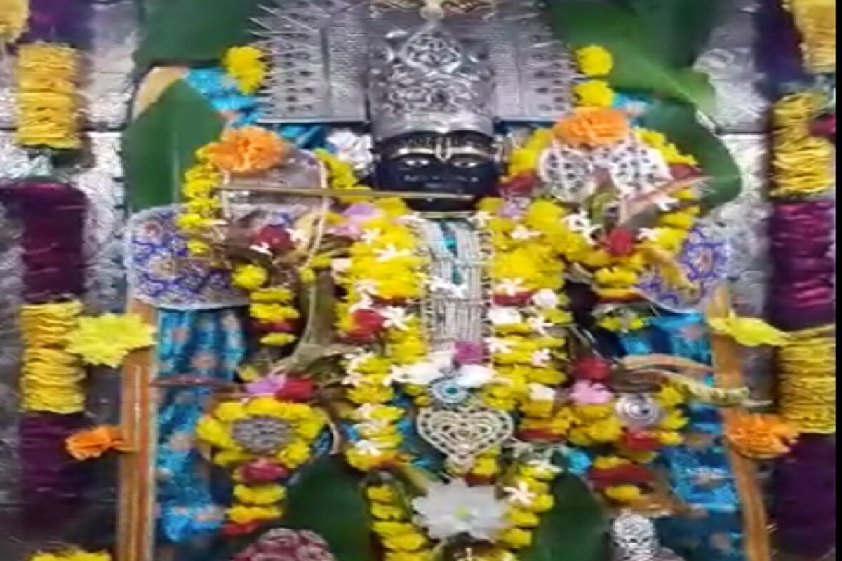 આ અંગે તુલસીશ્યામ મંદિર ના ટ્રષ્ટિ પ્રતાપભાઈ વરૂ એ NEWS18 ગુજરાતીને જણાવ્યું હતું કે વર્ષો બાદ એવી સ્થિતિનું નિર્માણ થયુ છે કે આજે જન્માષ્ટમી ના દિવસે જ ભક્તો ભગવાન શ્યામસુંદર ના દર્શન થી વંચિત રહેશે જેનો વસવસો કાયમ રહેશે. આ અંગે તુલસીશ્યામ મંદિર ના ટ્રષ્ટિ પ્રતાપભાઈ વરૂ એ NEWS18 ગુજરાતીને જણાવ્યું હતું કે વર્ષો બાદ એવી સ્થિતિનું નિર્માણ થયુ છે કે આજે જન્માષ્ટમી ના દિવસે જ ભક્તો ભગવાન શ્યામસુંદર ના દર્શન થી વંચિત રહેશે જેનો વસવસો કાયમ રહેશે.