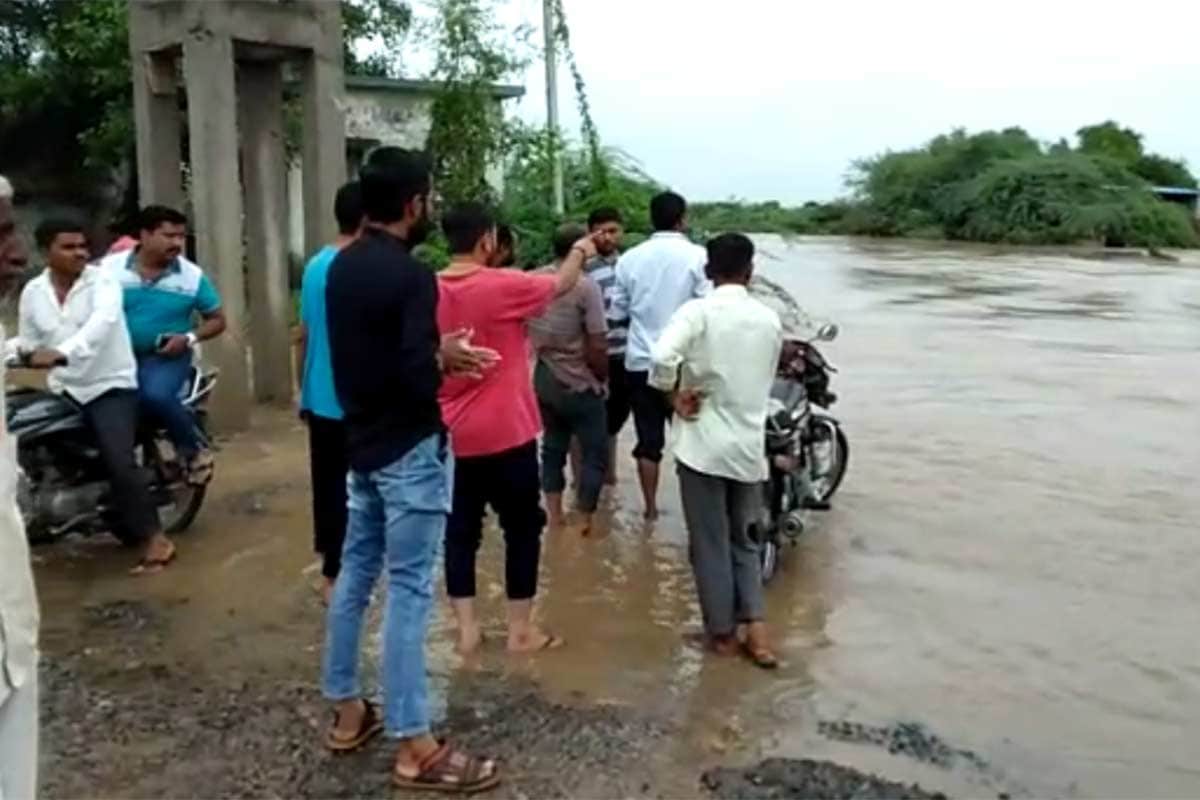 14 ઓગસ્ટના દિવસે કચ્છ, બનાસકાંઠા, પાટણ,સાબરકાંઠા, ખેડા, અમદાવાદ, આણંદ, વડોદરા, દાહોદ, છોટા ઉદેપુર, નર્મદા, ભરૂચ, સુરત, ડાંગ,નવસારી, વલસાડ, તાપી, સુરેન્દ્રનગર, રાજકોટ, જામનગર, પોરબંદર, જૂનાગઢ, મોરબી, દેવભૂમિ દ્વારકા, ગીર સોમનાથ, બોટાદ જિલ્લામાં ભારેથી અતિભારે વરસાદની આગાહી 14 ઓગસ્ટના દિવસે કચ્છ, બનાસકાંઠા, પાટણ,સાબરકાંઠા, ખેડા, અમદાવાદ, આણંદ, વડોદરા, દાહોદ, છોટા ઉદેપુર, નર્મદા, ભરૂચ, સુરત, ડાંગ,નવસારી, વલસાડ, તાપી, સુરેન્દ્રનગર, રાજકોટ, જામનગર, પોરબંદર, જૂનાગઢ, મોરબી, દેવભૂમિ દ્વારકા, ગીર સોમનાથ, બોટાદ જિલ્લામાં ભારેથી અતિભારે વરસાદની આગાહી