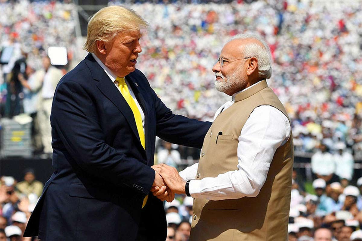 ‘બાઇડેન પ્રશાસન દરમિયાન ચીની વાયરસનો હુમલો થયો હોત તો વધુ લોકોના મોત થયા હોત’ - ડોનાલ્ડ ટ્રમ્પે કહ્યું કે અમેરિકા દ્વારા કરવામાં આવી રહેલી તપાસ પર મોદીની ટિપ્પણીને મીડિયાને સમજાવવાની જરૂર છે, જે કોવિડ-19 મહામારીનો સામનો કરવાને લઈ તેમની ઉપર નિશાન સાધી રહી છે. (ફાઇલ તસવીર) ‘બાઇડેન પ્રશાસન દરમિયાન ચીની વાયરસનો હુમલો થયો હોત તો વધુ લોકોના મોત થયા હોત’ - ડોનાલ્ડ ટ્રમ્પે કહ્યું કે અમેરિકા દ્વારા કરવામાં આવી રહેલી તપાસ પર મોદીની ટિપ્પણીને મીડિયાને સમજાવવાની જરૂર છે, જે કોવિડ-19 મહામારીનો સામનો કરવાને લઈ તેમની ઉપર નિશાન સાધી રહી છે. (ફાઇલ તસવીર)