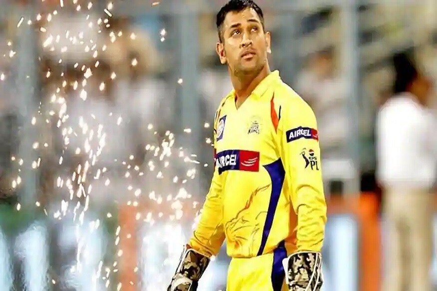 નવી દિલ્હી : સરકાર પાસેથી આઈપીએલ (IPL 2020)ના આયોજનની મંજૂરી મળ્યા પછી હવે બધી ફ્રેન્ચાઇઝીઓએ યૂએઈ કૂચ કરવાની તૈયારી કરી લીધી છે. 19 સપ્ટેમ્બરથી શરૂ થનાર આ ટૂર્નામેન્ટ પહેલા બધી ફ્રેન્ચાઇઝીઓની આઈપીએલ ગર્વનિંગ કાઉન્સિલ સાથે બેઠક થશે. જેમાં ઘણા મુદ્દા પર ખાસ કરીને માનક સંચાલન પ્રક્રિયા (એસઓપી)પર નિર્ણય કરવામાં આવશે. આ દરમિયાન ચેન્નાઈ સુપરકિંગ્સના પક્ષમાંથી એક મોટા સમાચાર સામે આવ્યા છે. આ ખબર કેપ્ટન એમએસ ધોની અને તેની ટીમના કોરોના ટેસ્ટને લઇને આવી છે. મીડિયા રિપોર્ટ્સ પ્રમાણે ચેન્નાઈ સુપરકિંગ્સના એક અધિકારીએ બતાવ્યું કે ક્યારે અને ક્યાં ટીમના કેપ્ટન ધોની (MS Dhoni)અને બાકી ખેલાડીઓનો કોરોના ટેસ્ટ કરવામાં આવશે. નવી દિલ્હી : સરકાર પાસેથી આઈપીએલ (IPL 2020)ના આયોજનની મંજૂરી મળ્યા પછી હવે બધી ફ્રેન્ચાઇઝીઓએ યૂએઈ કૂચ કરવાની તૈયારી કરી લીધી છે. 19 સપ્ટેમ્બરથી શરૂ થનાર આ ટૂર્નામેન્ટ પહેલા બધી ફ્રેન્ચાઇઝીઓની આઈપીએલ ગર્વનિંગ કાઉન્સિલ સાથે બેઠક થશે. જેમાં ઘણા મુદ્દા પર ખાસ કરીને માનક સંચાલન પ્રક્રિયા (એસઓપી)પર નિર્ણય કરવામાં આવશે. આ દરમિયાન ચેન્નાઈ સુપરકિંગ્સના પક્ષમાંથી એક મોટા સમાચાર સામે આવ્યા છે. આ ખબર કેપ્ટન એમએસ ધોની અને તેની ટીમના કોરોના ટેસ્ટને લઇને આવી છે. મીડિયા રિપોર્ટ્સ પ્રમાણે ચેન્નાઈ સુપરકિંગ્સના એક અધિકારીએ બતાવ્યું કે ક્યારે અને ક્યાં ટીમના કેપ્ટન ધોની (MS Dhoni)અને બાકી ખેલાડીઓનો કોરોના ટેસ્ટ કરવામાં આવશે.