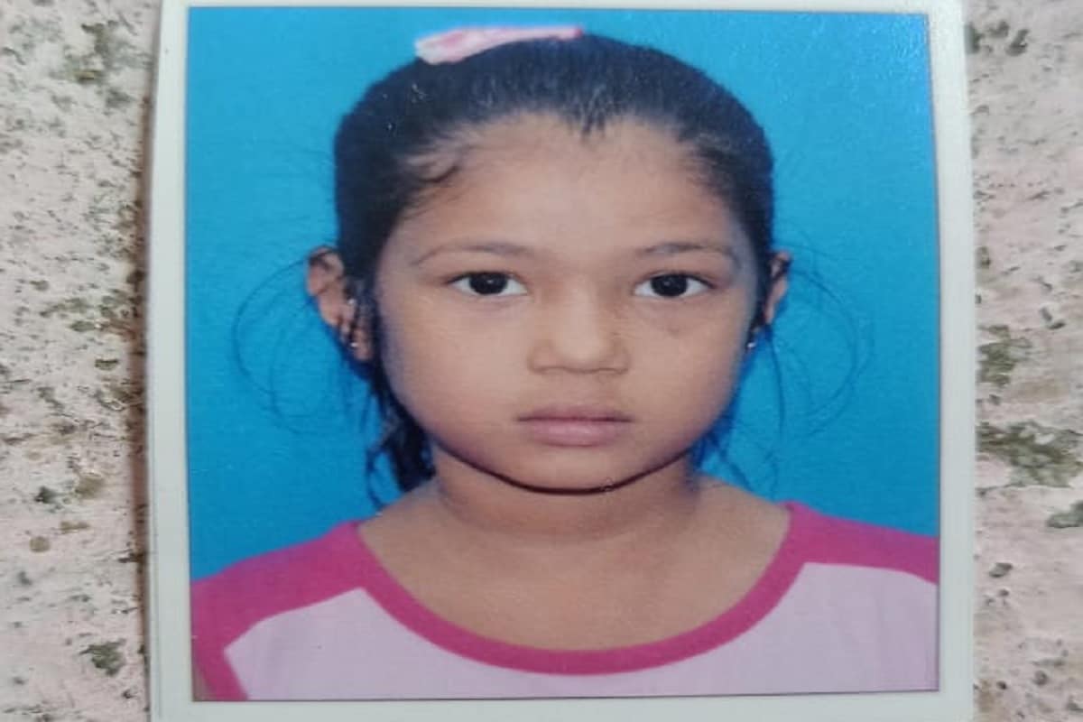 આરોપી પોતાના ભાઈ અને માતા સાથે રેહતો હતો અને તેને હત્યા કેમ કરી છે તેનું કોઈ ચોક્કસ કારણ સામે આવ્યું નથી. આ મામલે અમદાવાદ ગ્રામ્યના sp વીરેન્દ્ર યાદવનું કેહવું છે કે હાલ અમે તપાસ કરી રહ્યા છીએ અને હત્યા પાછળનું કારણ શું છે તે પણ જાણવા કાર્યવાહી કરી રહ્યા છીએ. (પૌત્રી જિયાની તસવીર) આરોપી પોતાના ભાઈ અને માતા સાથે રેહતો હતો અને તેને હત્યા કેમ કરી છે તેનું કોઈ ચોક્કસ કારણ સામે આવ્યું નથી. આ મામલે અમદાવાદ ગ્રામ્યના sp વીરેન્દ્ર યાદવનું કેહવું છે કે હાલ અમે તપાસ કરી રહ્યા છીએ અને હત્યા પાછળનું કારણ શું છે તે પણ જાણવા કાર્યવાહી કરી રહ્યા છીએ. (પૌત્રી જિયાની તસવીર)