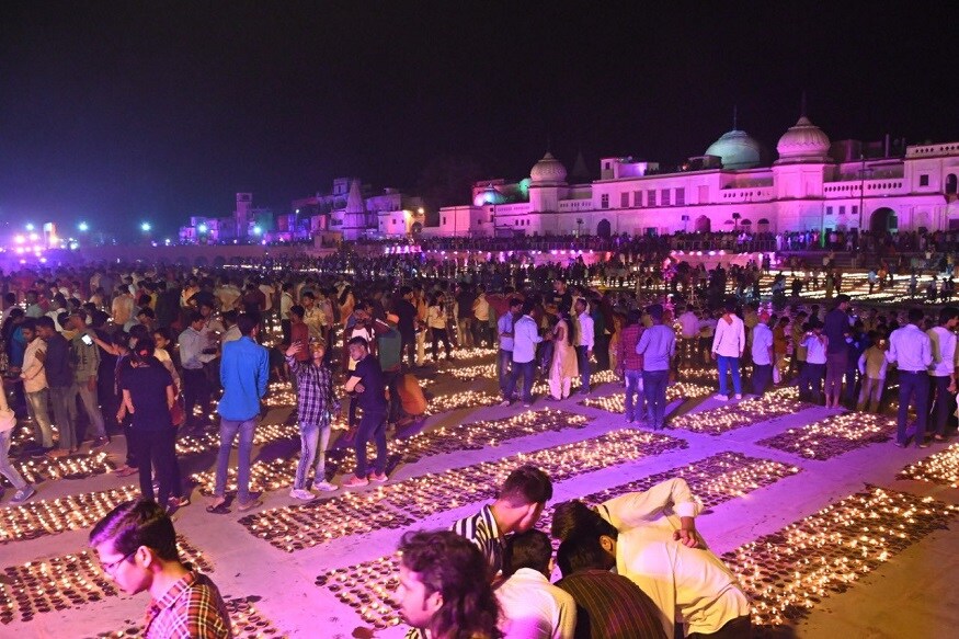 અયોધ્યા : ભગવાન શ્રીરામની નગરી અયોધ્યા (Ayodhya)રામ મંદિર નિર્માણ માટે 5 ઓગસ્ટના રોજ થનાર ભૂમિ પૂજન (Bhumi Pujan)પહેલા પૂરી રીતે તૈયાર છે. અયોધ્યામાં મંગળવારે અને બુધવારે દિવાળી જેવો માહોલ જોવા મળશે. અયોધ્યા : ભગવાન શ્રીરામની નગરી અયોધ્યા (Ayodhya)રામ મંદિર નિર્માણ માટે 5 ઓગસ્ટના રોજ થનાર ભૂમિ પૂજન (Bhumi Pujan)પહેલા પૂરી રીતે તૈયાર છે. અયોધ્યામાં મંગળવારે અને બુધવારે દિવાળી જેવો માહોલ જોવા મળશે.