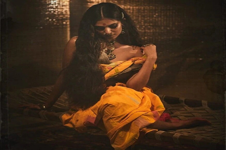 પર્સલનલ લાઇફમાં માલવિકાને ટ્રાવેલિંગ ખૂબ પસંદ છે. તે તેની હોલિડે ટ્રિપની તસવીરો તેનાં ઇનસ્ટાગ્રામ પેજ પર શેર કરતી રહેતી હોય છે. (PHOTO: INSTAGRAM) પર્સલનલ લાઇફમાં માલવિકાને ટ્રાવેલિંગ ખૂબ પસંદ છે. તે તેની હોલિડે ટ્રિપની તસવીરો તેનાં ઇનસ્ટાગ્રામ પેજ પર શેર કરતી રહેતી હોય છે. (PHOTO: INSTAGRAM)