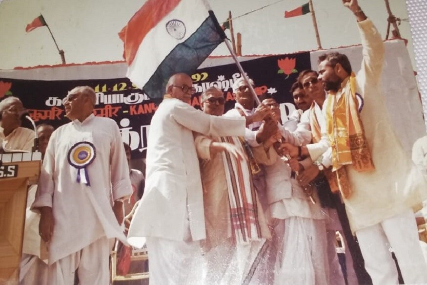 મયુર માકડિયા, અમદાવાદ : 5 ઓગષ્ટના દિવસે પ્રધાનમંત્રી નરેન્દ્ર મોદી (PM Narendra Modi) ભગવાન રામની જન્મ ભૂમિ આયોધ્યા (Ayodhya) ખાતે રામ મંદિરનું (Ram Mandir) ભૂમિ પૂજન (Bhoomi Pujan) કરવા જઈ રહ્યા છે. રામ જન્મ ભૂમિ પર રામ મંદિર નિર્માણ માટે વર્ષો જૂની લડાઈમાં અનેક લોકો સામિલ થયા હતા. તેમાં પણ ખાસ કરીને ભારતીય જનતા પાર્ટી (BJP) સાથે જોડાયેલ હજારો કાર્યકરોએ ગુજરાતમાંથી નીકાળવામાં આવેલી જુદી જુદી યાત્રામાં જોડાયા હતા.સમગ્ર દેશમાં એક વિધાન અને એક સંવિધાન માટેની કાશ્મીરથી લઈને કન્યા કુમારી સુધીની એકતા યાત્રા અને રામ જન્મ ભૂમિ અયોધ્યા ખાતે રામ મંદિર નિર્માણ માટે સોમનાથથી અયોધ્યા સુધીની યાત્રા આ બન્ને યાત્રામાં ભાજપ નેતા અલ્પેશ ઠાકોરના પિતા ખોડાજી ઠાકોર પણ સામિલ હતા. મયુર માકડિયા, અમદાવાદ : 5 ઓગષ્ટના દિવસે પ્રધાનમંત્રી નરેન્દ્ર મોદી (PM Narendra Modi) ભગવાન રામની જન્મ ભૂમિ આયોધ્યા (Ayodhya) ખાતે રામ મંદિરનું (Ram Mandir) ભૂમિ પૂજન (Bhoomi Pujan) કરવા જઈ રહ્યા છે. રામ જન્મ ભૂમિ પર રામ મંદિર નિર્માણ માટે વર્ષો જૂની લડાઈમાં અનેક લોકો સામિલ થયા હતા. તેમાં પણ ખાસ કરીને ભારતીય જનતા પાર્ટી (BJP) સાથે જોડાયેલ હજારો કાર્યકરોએ ગુજરાતમાંથી નીકાળવામાં આવેલી જુદી જુદી યાત્રામાં જોડાયા હતા.સમગ્ર દેશમાં એક વિધાન અને એક સંવિધાન માટેની કાશ્મીરથી લઈને કન્યા કુમારી સુધીની એકતા યાત્રા અને રામ જન્મ ભૂમિ અયોધ્યા ખાતે રામ મંદિર નિર્માણ માટે સોમનાથથી અયોધ્યા સુધીની યાત્રા આ બન્ને યાત્રામાં ભાજપ નેતા અલ્પેશ ઠાકોરના પિતા ખોડાજી ઠાકોર પણ સામિલ હતા.