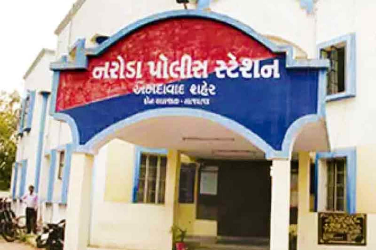 ચાર મહિનાં પહેલા અનિલે પોતાનાં ફોનમાંથી તેના માસીને વોઇસ રેકોર્ડ કરીને મેસેજ પણ મોકલ્યો હતો. જેમાં તેણે કહ્યુ હતુ કે “મે અનિલ પંડ્યા બોલ રહા હુ, આજસે મુજકો કુછ ભી હો જાયે તો ઉસકી જિમ્મેદારી મેરી ઓરત કી હે..વો મેરે અંદર કા જીસ્મ દબા ચુકી હે ઓર મેરા લીવર ભી ફેલ કરને કી કોશીશ કી હે". ચાર મહિનાં પહેલા અનિલે પોતાનાં ફોનમાંથી તેના માસીને વોઇસ રેકોર્ડ કરીને મેસેજ પણ મોકલ્યો હતો. જેમાં તેણે કહ્યુ હતુ કે “મે અનિલ પંડ્યા બોલ રહા હુ, આજસે મુજકો કુછ ભી હો જાયે તો ઉસકી જિમ્મેદારી મેરી ઓરત કી હે..વો મેરે અંદર કા જીસ્મ દબા ચુકી હે ઓર મેરા લીવર ભી ફેલ કરને કી કોશીશ કી હે".