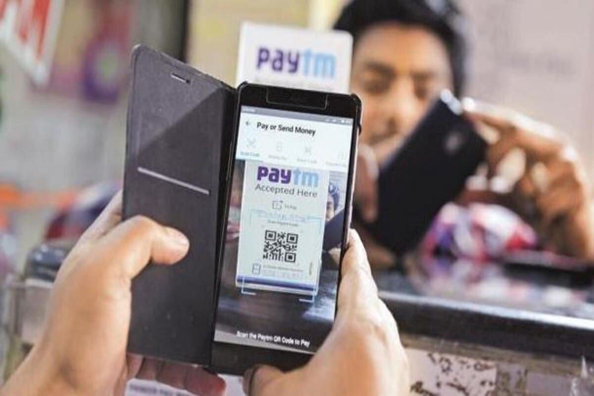 Google Play Store દ્વારા લોકપ્રિય મોબાઇલ પેમેન્ટ એપ Paytm હટાવવામાં આવ્યું છે. પણ Paytm સર્ચ કરવા પર કંપનીના અન્ય એપ્સ Paytm for business, paytm money, paytm mall હજી પણ Play store પર ઉપલબ્ધ છે. આ સિવાય Apple App Store પર અમે તેને ચેક ક્યું તો ત્યાં પણ તેને ડાઉનલોડ આ લેખ લખાયો ત્યાં સુધી કરી શકાતું હતું. ત્યારે હવે સવાલ તે છે કે શું તેનો ઉપયોગ કરી શકાશે કે કેમ? Google Play Store દ્વારા લોકપ્રિય મોબાઇલ પેમેન્ટ એપ Paytm હટાવવામાં આવ્યું છે. પણ Paytm સર્ચ કરવા પર કંપનીના અન્ય એપ્સ Paytm for business, paytm money, paytm mall હજી પણ Play store પર ઉપલબ્ધ છે. આ સિવાય Apple App Store પર અમે તેને ચેક ક્યું તો ત્યાં પણ તેને ડાઉનલોડ આ લેખ લખાયો ત્યાં સુધી કરી શકાતું હતું. ત્યારે હવે સવાલ તે છે કે શું તેનો ઉપયોગ કરી શકાશે કે કેમ?