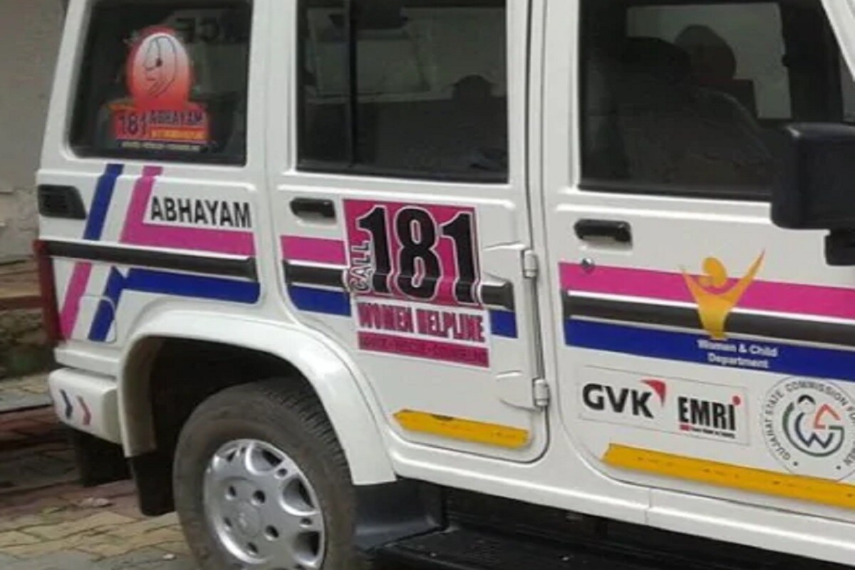 એક બહેન વિધવા થતાં પોતાના દીકરાને લઈ પિયરમાં રહેવા આવ્યાં હતાં. વિધવા બેનની પિતરાઈ બહેન પણ પિયરમાં જ રહેતાં હતાં. વિધવા બહેનના પુત્ર પોતાની માસી સાથે સંપર્કમા આવતા મિત્રતા વધી હતી. માસી અને ભાણા વચ્ચેની મિત્રતા માત્ર વાત કરવા પૂરતી સીમિત રહી ન હતી. પ્રેમાવેશમાં માસી ભાણો લગ્ન કરવા તૈયાર થઈ ગયા હતા અને લગ્ન કરવાના ઇરાદે બંને ઘર છોડી નીકળી ગયા હતા. (પ્રતિકાત્મક તસવીર) એક બહેન વિધવા થતાં પોતાના દીકરાને લઈ પિયરમાં રહેવા આવ્યાં હતાં. વિધવા બેનની પિતરાઈ બહેન પણ પિયરમાં જ રહેતાં હતાં. વિધવા બહેનના પુત્ર પોતાની માસી સાથે સંપર્કમા આવતા મિત્રતા વધી હતી. માસી અને ભાણા વચ્ચેની મિત્રતા માત્ર વાત કરવા પૂરતી સીમિત રહી ન હતી. પ્રેમાવેશમાં માસી ભાણો લગ્ન કરવા તૈયાર થઈ ગયા હતા અને લગ્ન કરવાના ઇરાદે બંને ઘર છોડી નીકળી ગયા હતા. (પ્રતિકાત્મક તસવીર)