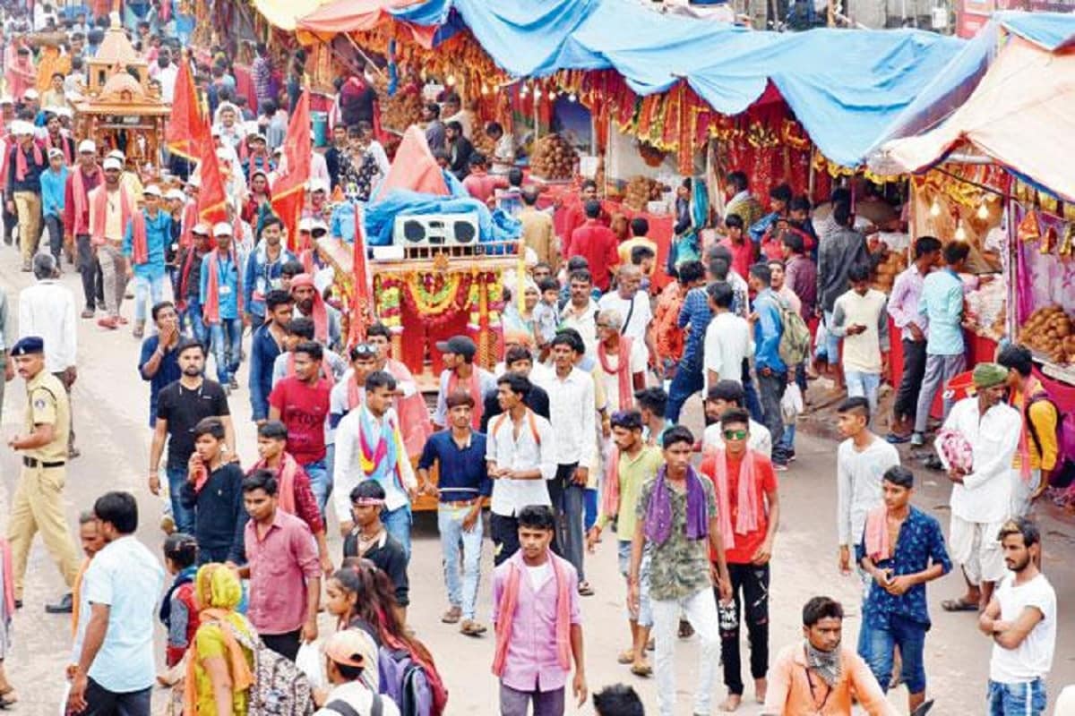 સાત દિવસીય સહસ્ત્રચંડી મહાયજ્ઞ ચાલી રહ્યો છે. અંબાજી ખાતે શરૂ થયેલા ભાદરવી મેળાના પાંચમા દિને એટલે સોમવારે ત્રણ લાખથી પણ વધુ માઈભક્તોએ ઓનલાઈન માતાજીના દર્શન કર્યા હોવાનું ટ્રસ્ટના સૂત્રોએ જણાવ્યું છે. સાત દિવસીય સહસ્ત્રચંડી મહાયજ્ઞ ચાલી રહ્યો છે. અંબાજી ખાતે શરૂ થયેલા ભાદરવી મેળાના પાંચમા દિને એટલે સોમવારે ત્રણ લાખથી પણ વધુ માઈભક્તોએ ઓનલાઈન માતાજીના દર્શન કર્યા હોવાનું ટ્રસ્ટના સૂત્રોએ જણાવ્યું છે.