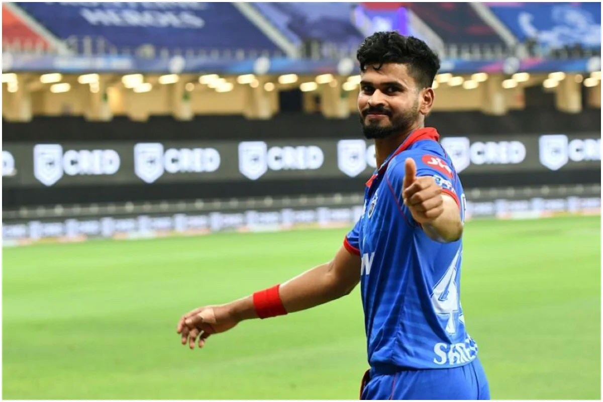 દિલ્હી કેપિટલ્સ (Delhi Capitals)ની હાર બાદ કેપ્ટન શ્રેયસ અય્યર (Shreyas Iyer) પર સ્લો ઓવર-રેટ (Slow over rate)ના કારણે 12 લાખ રૂપિયા (12 Lakh Rupees Fine)નો દંડ ફટકારવામાં આવ્યો છે. શ્રેયસ અય્યર બીજો કેપ્ટન છે જેની પર દંડ ફટકારવામાં આવ્યો છે. આ સીઝનમાં શ્રેયસ પહેલા રોયલ ચેલેન્જર્સ બેંગલોર (Royal Challengers Banglore)ના કેપ્ટન વિરાટ કોહલી (Virat Kohli)ને પણ 12 લાખનો દંડ સ્લો-ઓવર રેટને કારણે ફટકારવામાં આવી ચૂક્યો છે. (તસવીર-@ShreyasIyer15) દિલ્હી કેપિટલ્સ (Delhi Capitals)ની હાર બાદ કેપ્ટન શ્રેયસ અય્યર (Shreyas Iyer) પર સ્લો ઓવર-રેટ (Slow over rate)ના કારણે 12 લાખ રૂપિયા (12 Lakh Rupees Fine)નો દંડ ફટકારવામાં આવ્યો છે. શ્રેયસ અય્યર બીજો કેપ્ટન છે જેની પર દંડ ફટકારવામાં આવ્યો છે. આ સીઝનમાં શ્રેયસ પહેલા રોયલ ચેલેન્જર્સ બેંગલોર (Royal Challengers Banglore)ના કેપ્ટન વિરાટ કોહલી (Virat Kohli)ને પણ 12 લાખનો દંડ સ્લો-ઓવર રેટને કારણે ફટકારવામાં આવી ચૂક્યો છે. (તસવીર-@ShreyasIyer15)