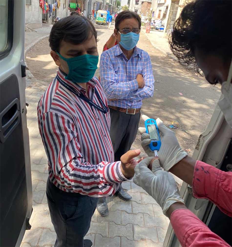 સપ્ટેમ્બરની સ્થિતિએ ધન્વતંરી રથ દ્વારા 10 લાખ લોકોની સારવાર કરવામાં આવી છે. સરેરાશ ઓપીડી સામે કફ કોરિઝના સરેરાશ 5.66 ટકા કેસ તથા તાવના સરેરાશ 2.67 ટકા કેસ જોવા મળ્યા છે. જે 15મી મેની શરૂઆતની સ્થિતિની સાપેક્ષમાં ખૂબ મોટા પ્રમાણમાં ઘટાડો કહી શકાય. સપ્ટેમ્બરની સ્થિતિએ ધન્વતંરી રથ દ્વારા 10 લાખ લોકોની સારવાર કરવામાં આવી છે. સરેરાશ ઓપીડી સામે કફ કોરિઝના સરેરાશ 5.66 ટકા કેસ તથા તાવના સરેરાશ 2.67 ટકા કેસ જોવા મળ્યા છે. જે 15મી મેની શરૂઆતની સ્થિતિની સાપેક્ષમાં ખૂબ મોટા પ્રમાણમાં ઘટાડો કહી શકાય.