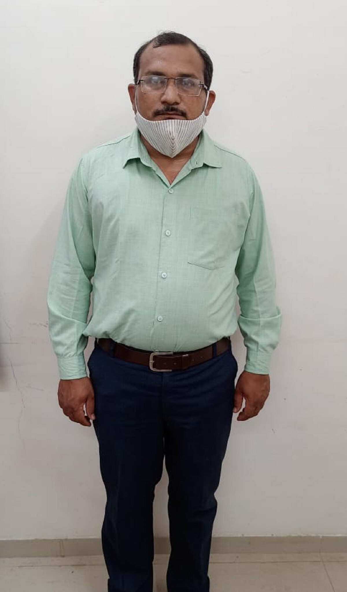ફરિયાદીએ રૂપિયા એક લાખ આજરોજ આક્ષેપીત મકવાણાને આપવાનુ અને બાકીના રૂપિયા કામ પતી ગયા પછી આપવાનો વાયદો કર્યો હતો. જે ફરિયાદીની ફરિયાદ આધારે લાંચનું છટકુ ગોઠવતા આરોપીએ લાંચની રકમ રૂ.1,00,000 સ્વીકારતા સ્થળ પર ઝડપાઈ ગયા હતા. સુપર વીઝન અધિકારી બી એલ દેસાઈના માર્ગદર્શન હેઠળ પોલીસ ઈન્સ્પેક્ટર એમ. એ વાઘેલા એ છટકુ ગોઠવતા નાયબ મામલતદાર લાંચ લેતા ઝડપ્યા હતા. ફરિયાદીએ રૂપિયા એક લાખ આજરોજ આક્ષેપીત મકવાણાને આપવાનુ અને બાકીના રૂપિયા કામ પતી ગયા પછી આપવાનો વાયદો કર્યો હતો. જે ફરિયાદીની ફરિયાદ આધારે લાંચનું છટકુ ગોઠવતા આરોપીએ લાંચની રકમ રૂ.1,00,000 સ્વીકારતા સ્થળ પર ઝડપાઈ ગયા હતા. સુપર વીઝન અધિકારી બી એલ દેસાઈના માર્ગદર્શન હેઠળ પોલીસ ઈન્સ્પેક્ટર એમ. એ વાઘેલા એ છટકુ ગોઠવતા નાયબ મામલતદાર લાંચ લેતા ઝડપ્યા હતા.