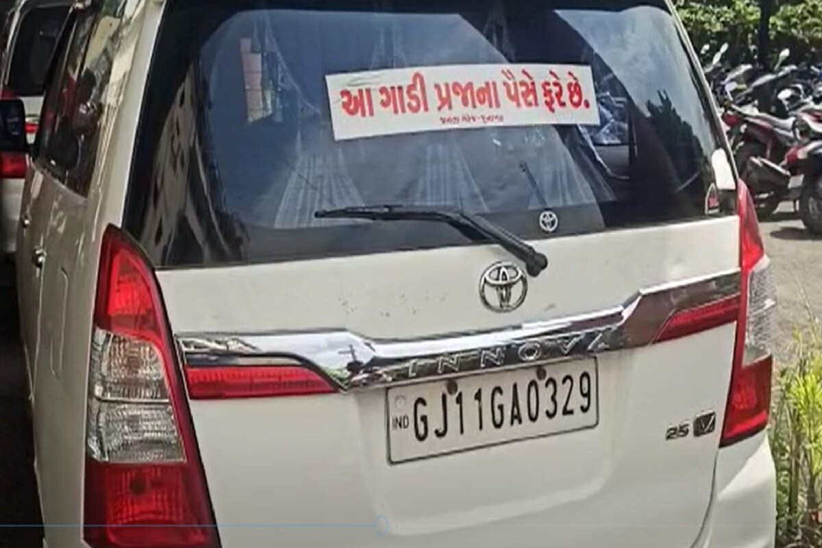 બાદમાં મ્યુનિસિપલ કમિશનર તુષાર સુમેરા એ ફરીયાદ દાખલ કરવાની ચીમકી આપી હતી. ત્યારબાદ બી ડીવીઝન પોલીસને જાણ કરતા મોટો કાફલો ઘટના સ્થળે દોડી આવ્યો હતો અને જવાબદારો સામે પગલાં લેવા તજવીજ હાથ ધરી હતી. બાદમાં મ્યુનિસિપલ કમિશનર તુષાર સુમેરા એ ફરીયાદ દાખલ કરવાની ચીમકી આપી હતી. ત્યારબાદ બી ડીવીઝન પોલીસને જાણ કરતા મોટો કાફલો ઘટના સ્થળે દોડી આવ્યો હતો અને જવાબદારો સામે પગલાં લેવા તજવીજ હાથ ધરી હતી.