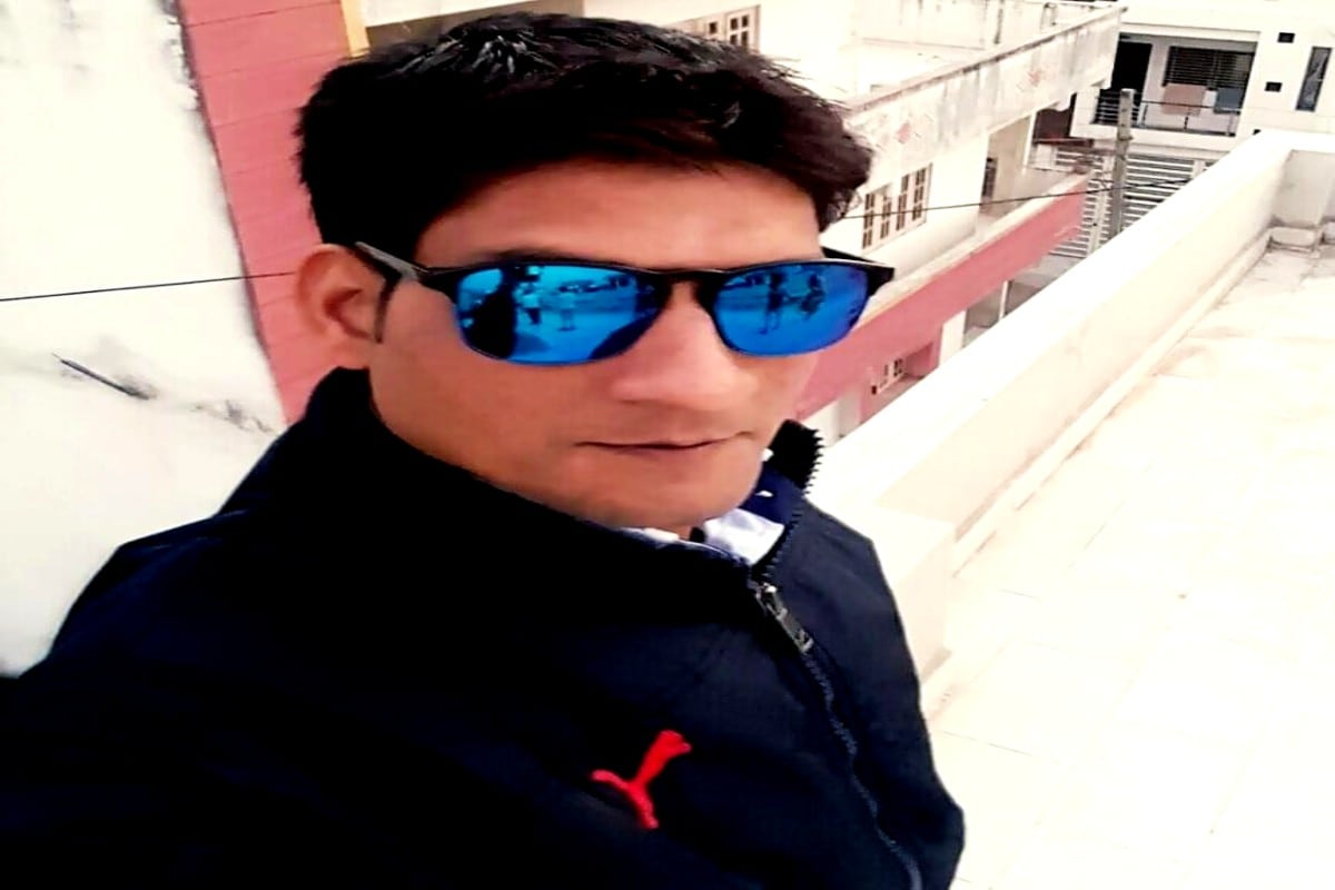 હાર્દિકની પત્નીએ 'તારે જે કરવું હોય તે કર દવા પીવી હોય તો પી જા હું ઉભા ઉભા પૈસા કઢવાવાની' હોવાનું કહ્યું હતું. જ્યારે મરનારા કિરીટ પટેલે વેડ રોડના બિલ્ડર મગન દેસાઇને વેચેલી જમીનના નાણા બિલ્ડરે નહીં આપતા તે આર્થિક ભીંસમાં આવી જતા આ બંને લોકોના ત્રાસને લઈને આત્મહત્યા કરી લીધી હતી. હાર્દિકની પત્નીએ 'તારે જે કરવું હોય તે કર દવા પીવી હોય તો પી જા હું ઉભા ઉભા પૈસા કઢવાવાની' હોવાનું કહ્યું હતું. જ્યારે મરનારા કિરીટ પટેલે વેડ રોડના બિલ્ડર મગન દેસાઇને વેચેલી જમીનના નાણા બિલ્ડરે નહીં આપતા તે આર્થિક ભીંસમાં આવી જતા આ બંને લોકોના ત્રાસને લઈને આત્મહત્યા કરી લીધી હતી.