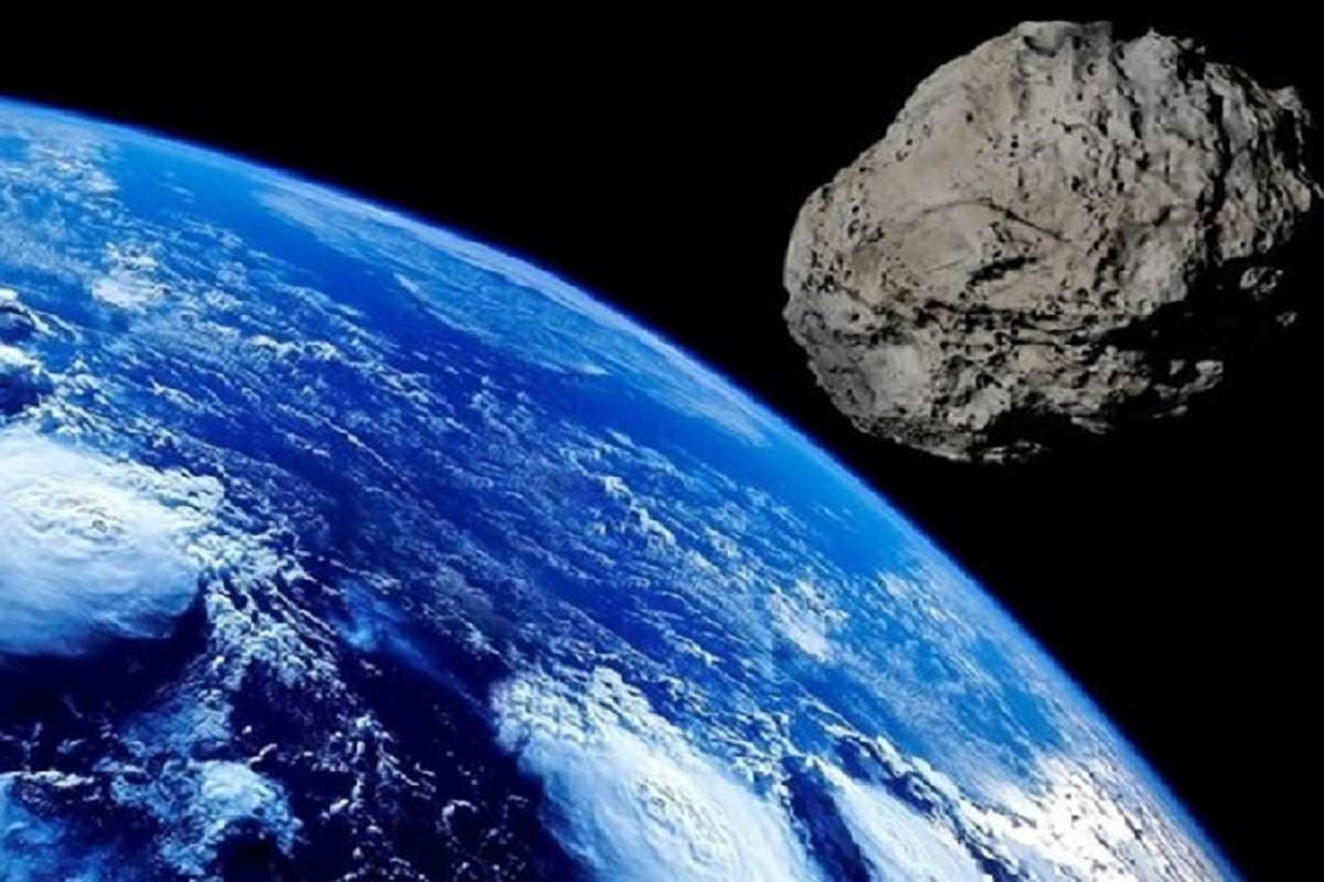 NEO શ્રેણીનો છે Asteroid - NASAએ તેને નિયર અર્થ ઓબ્જેક્ટ (NEO)ની ક્લાસનો Asteroid ગણાવ્યો છે. આવા પિંડ એવા ધૂમકેતૂ કે ઉલ્કાપિંડ હોય છે જે આપણા સૂર્યથી 1.3 એસ્ટ્રોનોમિક યૂનિટ ના અંતરથી આવી શકે છે. એસ્ટ્રોનોમિકલ યૂનિટ અંતર એક ખગોળીય એકમ છે જે સૂર્ય અને પૃથ્વીની વચ્ચેનું સરેરાશ અંતર છે. (પ્રતીકાત્મક તસવીર) NEO શ્રેણીનો છે Asteroid - NASAએ તેને નિયર અર્થ ઓબ્જેક્ટ (NEO)ની ક્લાસનો Asteroid ગણાવ્યો છે. આવા પિંડ એવા ધૂમકેતૂ કે ઉલ્કાપિંડ હોય છે જે આપણા સૂર્યથી 1.3 એસ્ટ્રોનોમિક યૂનિટ ના અંતરથી આવી શકે છે. એસ્ટ્રોનોમિકલ યૂનિટ અંતર એક ખગોળીય એકમ છે જે સૂર્ય અને પૃથ્વીની વચ્ચેનું સરેરાશ અંતર છે. (પ્રતીકાત્મક તસવીર)