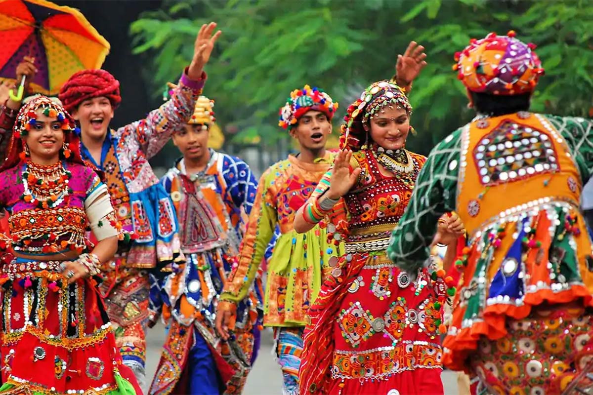 અમદાવાદ: સરકાર ભલે નવરાત્રી (Navratri 2020) દરમિયાન છૂટછાટ આપવાનું વિચારી રહી હોય પરંતુ હાલ કોરોનાની વકરી રહેલી પરિસ્થિતિને ધ્યાનમાં રાખીને રાજકોટ અને મોરબીમાં અમુક આયોજકો તરફથી આ વર્ષે ગરબાનું આયોજન નહીં કરવાની જાહેરાત કરી છે. આયોજકોનું કહેવું છે કે સરકાર ભલે નવરાત્રીની છૂટ આપે પરંતુ તેમના તરફથી આ વર્ષે નવરાત્રી (Navratri Festival)નું આયોજન નહીં કરવામાં આવે. ઉલ્લેખનીય છે કે નવરાત્રી ગુજરાતનો સૌથી મોટો તહેવાર છે. ખેલૈયાઓ અને આયોજકો આ તહેવારની ખૂબ જ આતુરતાથી રાહ જોતા હોય છે. પરંતુ હાલ કોરોનાની મહામારી (Corona Pandemic) વકરી રહી છે ત્યારે આ વર્ષ નવરાત્રીનું આયોજન થશે કે નહીં તે મોટો પ્રશ્ન છે. આ દરમિયાન રાજકોટ અને મોરબીના આયોજકો તરફથી નવરાત્રીનું આયોજન નહીં કરવાની જાહેરાત કરવામાં આવી છે. આગામી દિવસોમાં બીજા આયોજકો પણ આ યાદીમાં જોડાય તેવી પૂરી શક્યતા છે. (ઇનપુટ: અંકિત પોપટ, રાજકોટ/ અતુલ જોશી, મોરબી) અમદાવાદ: સરકાર ભલે નવરાત્રી (Navratri 2020) દરમિયાન છૂટછાટ આપવાનું વિચારી રહી હોય પરંતુ હાલ કોરોનાની વકરી રહેલી પરિસ્થિતિને ધ્યાનમાં રાખીને રાજકોટ અને મોરબીમાં અમુક આયોજકો તરફથી આ વર્ષે ગરબાનું આયોજન નહીં કરવાની જાહેરાત કરી છે. આયોજકોનું કહેવું છે કે સરકાર ભલે નવરાત્રીની છૂટ આપે પરંતુ તેમના તરફથી આ વર્ષે નવરાત્રી (Navratri Festival)નું આયોજન નહીં કરવામાં આવે. ઉલ્લેખનીય છે કે નવરાત્રી ગુજરાતનો સૌથી મોટો તહેવાર છે. ખેલૈયાઓ અને આયોજકો આ તહેવારની ખૂબ જ આતુરતાથી રાહ જોતા હોય છે. પરંતુ હાલ કોરોનાની મહામારી (Corona Pandemic) વકરી રહી છે ત્યારે આ વર્ષ નવરાત્રીનું આયોજન થશે કે નહીં તે મોટો પ્રશ્ન છે. આ દરમિયાન રાજકોટ અને મોરબીના આયોજકો તરફથી નવરાત્રીનું આયોજન નહીં કરવાની જાહેરાત કરવામાં આવી છે. આગામી દિવસોમાં બીજા આયોજકો પણ આ યાદીમાં જોડાય તેવી પૂરી શક્યતા છે. (ઇનપુટ: અંકિત પોપટ, રાજકોટ/ અતુલ જોશી, મોરબી)