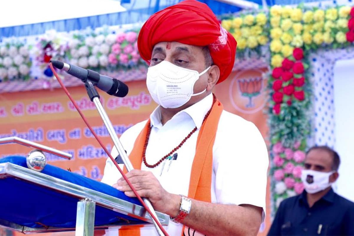 નીતિન પટેલે વધુમાં જણાવ્યું હતુ કે, "હાલ દેશ કોરનાની ગંભીર મહામારી સામે દેશ લડી રહ્યો છે ત્યારે સુપ્રીમ કોર્ટ, ગુજરાત હાઇકોર્ટ અને ભારત સરકારની ગાઇડલાઇનની મર્યાદામાં રહીને કેટલા સમય માટે, કેટલા લોકોને અને કેવી રીતે લોકો ગરબા રમી શકે તે માટે સરકાર વિચારણા કરી રહી છે. યોગ્ય સમયે આ અંગેની જાહેરાત કરવામાં આવશે. સરકાર પણ નવરાત્રીનું ધાર્મિક મહત્ત્વ સારી રીતે સમજે છે." નીતિન પટેલે વધુમાં જણાવ્યું હતુ કે, "હાલ દેશ કોરનાની ગંભીર મહામારી સામે દેશ લડી રહ્યો છે ત્યારે સુપ્રીમ કોર્ટ, ગુજરાત હાઇકોર્ટ અને ભારત સરકારની ગાઇડલાઇનની મર્યાદામાં રહીને કેટલા સમય માટે, કેટલા લોકોને અને કેવી રીતે લોકો ગરબા રમી શકે તે માટે સરકાર વિચારણા કરી રહી છે. યોગ્ય સમયે આ અંગેની જાહેરાત કરવામાં આવશે. સરકાર પણ નવરાત્રીનું ધાર્મિક મહત્ત્વ સારી રીતે સમજે છે."