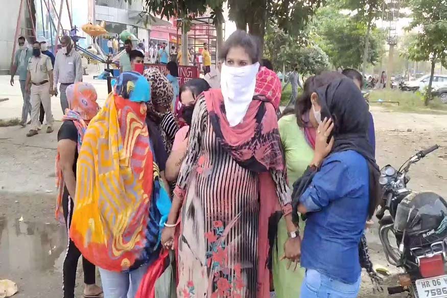 ડીસીપી (DSP) સતીશ વત્સે આ મામલાની પુષ્ટિ કરી છે. મામલામાં પોલીસે એક ડઝનથી વધુ યુવક-યુવતીઓની ધરપકડ કરી લીધી છે. પોલીસે દરોડા પાડતાં દેહવેપારનો મોટો પર્દાફાશ થયો છે. (Photo: News18) ડીસીપી (DSP) સતીશ વત્સે આ મામલાની પુષ્ટિ કરી છે. મામલામાં પોલીસે એક ડઝનથી વધુ યુવક-યુવતીઓની ધરપકડ કરી લીધી છે. પોલીસે દરોડા પાડતાં દેહવેપારનો મોટો પર્દાફાશ થયો છે. (Photo: News18)