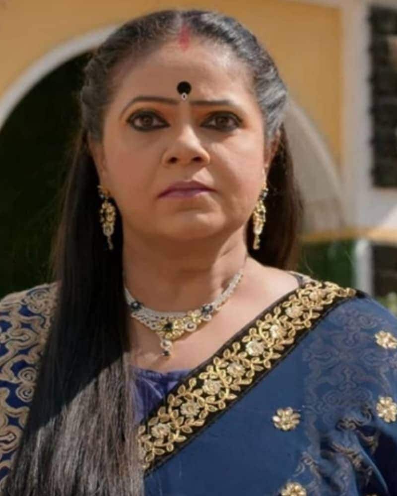 કોકિલા બેન અને રસોડે મે કોન થા?ની ચર્ચા ફરી થઇ તો મેકર્સે તેમનાં શોની બીજી સીઝન બનાવવાનો નિર્ણય કર્યો છે. સ્ટાર પ્લસ પર આવનારો આ શો સતત 7 વર્ષ સુધી ચાલ્યો હતો અને પછી 2017માં તે ઓફએર થઇ ગયો હતો. (PHOTO:@rupalpatelofficial/Instagram) કોકિલા બેન અને રસોડે મે કોન થા?ની ચર્ચા ફરી થઇ તો મેકર્સે તેમનાં શોની બીજી સીઝન બનાવવાનો નિર્ણય કર્યો છે. સ્ટાર પ્લસ પર આવનારો આ શો સતત 7 વર્ષ સુધી ચાલ્યો હતો અને પછી 2017માં તે ઓફએર થઇ ગયો હતો. (PHOTO:@rupalpatelofficial/Instagram)