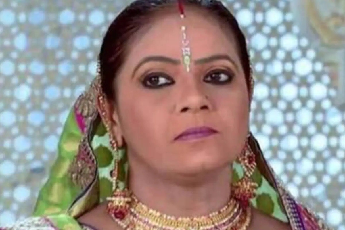આ વખતે મેકર્સ શોમાં નવી કહાની અને નવાં કિરદારની સાથે સાથે નવો ટ્વિસ્ટ લઇને આવે છે. આ વખતે શોની કહાનીનું મુખ્ય કિરદાર ગહેના હશે, જે નવી એક્ટ્રેસ સ્નેહા જૈન અદા કરી રહી છે. આ વચ્ચે કોકિલાબેનનાં કિરદાર અંગે અત્યાર સુધી સંશય થયો હતો. પણ હાલમાં કોકિલા બેન એટલે કે રુપલ પટેલે આ મામલે ચુપ્પી તોડી દીધી છે. (PHOTO:@rupalpatelofficial/Instagram) આ વખતે મેકર્સ શોમાં નવી કહાની અને નવાં કિરદારની સાથે સાથે નવો ટ્વિસ્ટ લઇને આવે છે. આ વખતે શોની કહાનીનું મુખ્ય કિરદાર ગહેના હશે, જે નવી એક્ટ્રેસ સ્નેહા જૈન અદા કરી રહી છે. આ વચ્ચે કોકિલાબેનનાં કિરદાર અંગે અત્યાર સુધી સંશય થયો હતો. પણ હાલમાં કોકિલા બેન એટલે કે રુપલ પટેલે આ મામલે ચુપ્પી તોડી દીધી છે. (PHOTO:@rupalpatelofficial/Instagram)